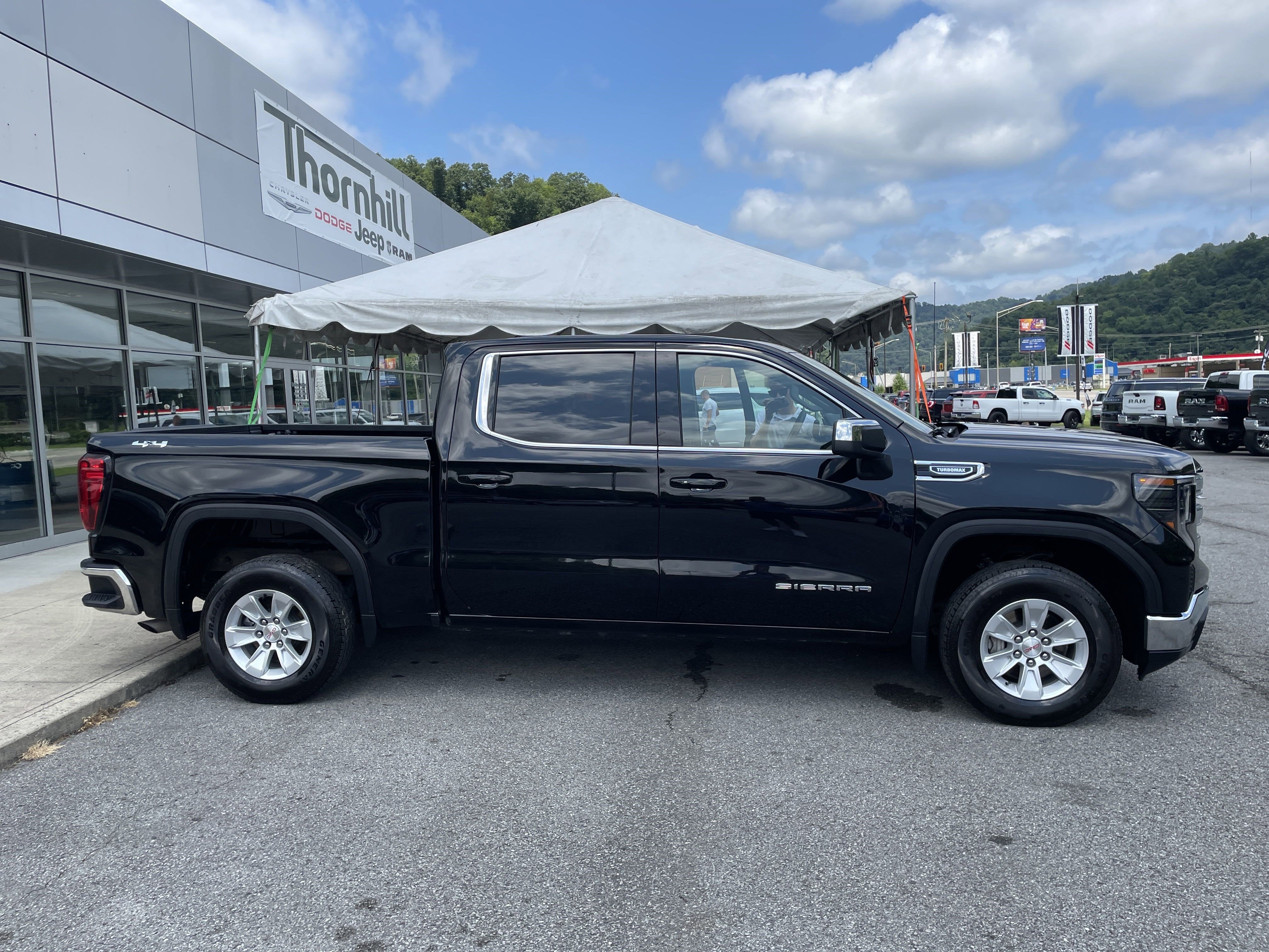 2024 GMC Sierra 1500 SLE