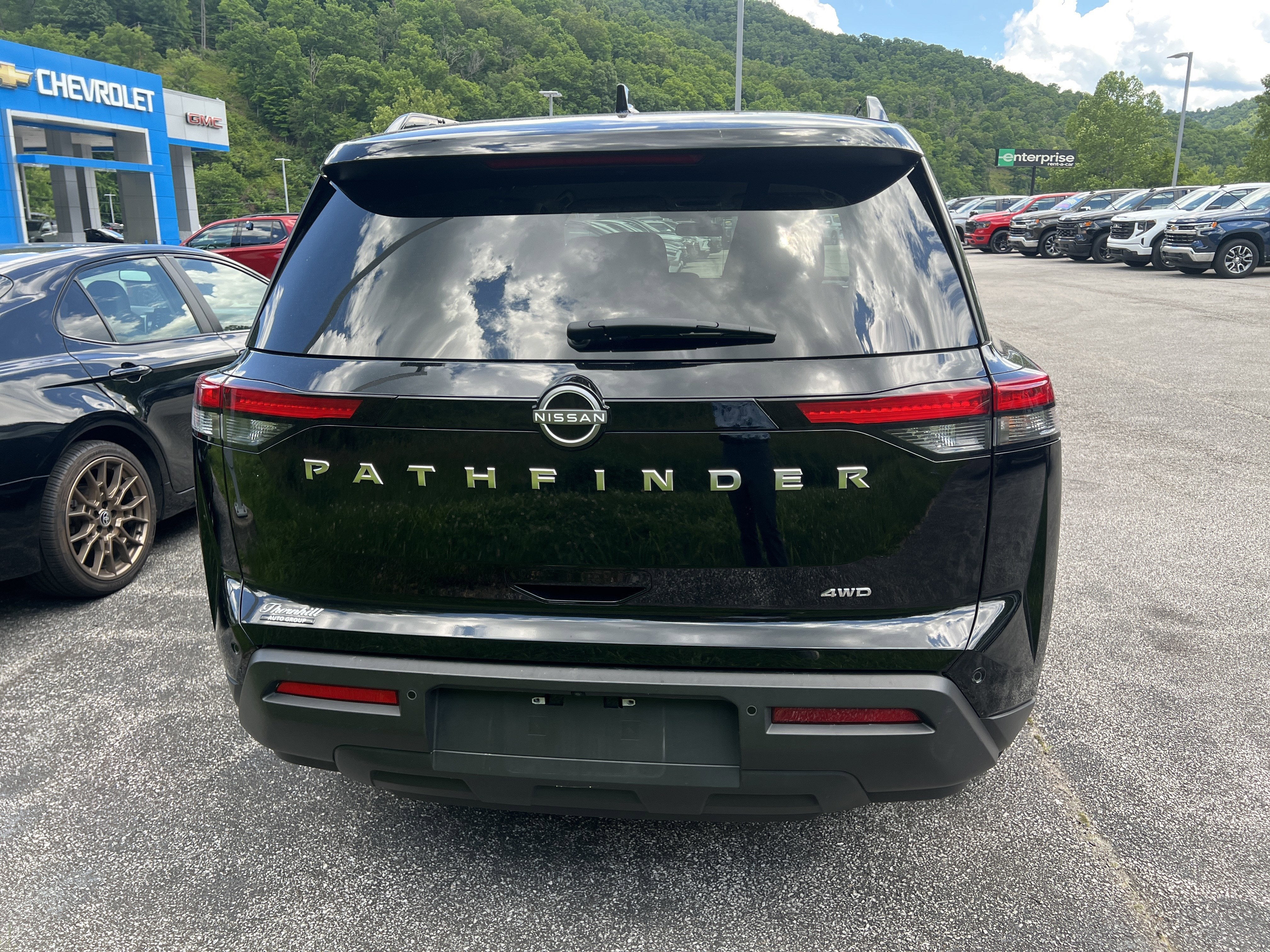 2025 Nissan Pathfinder SV