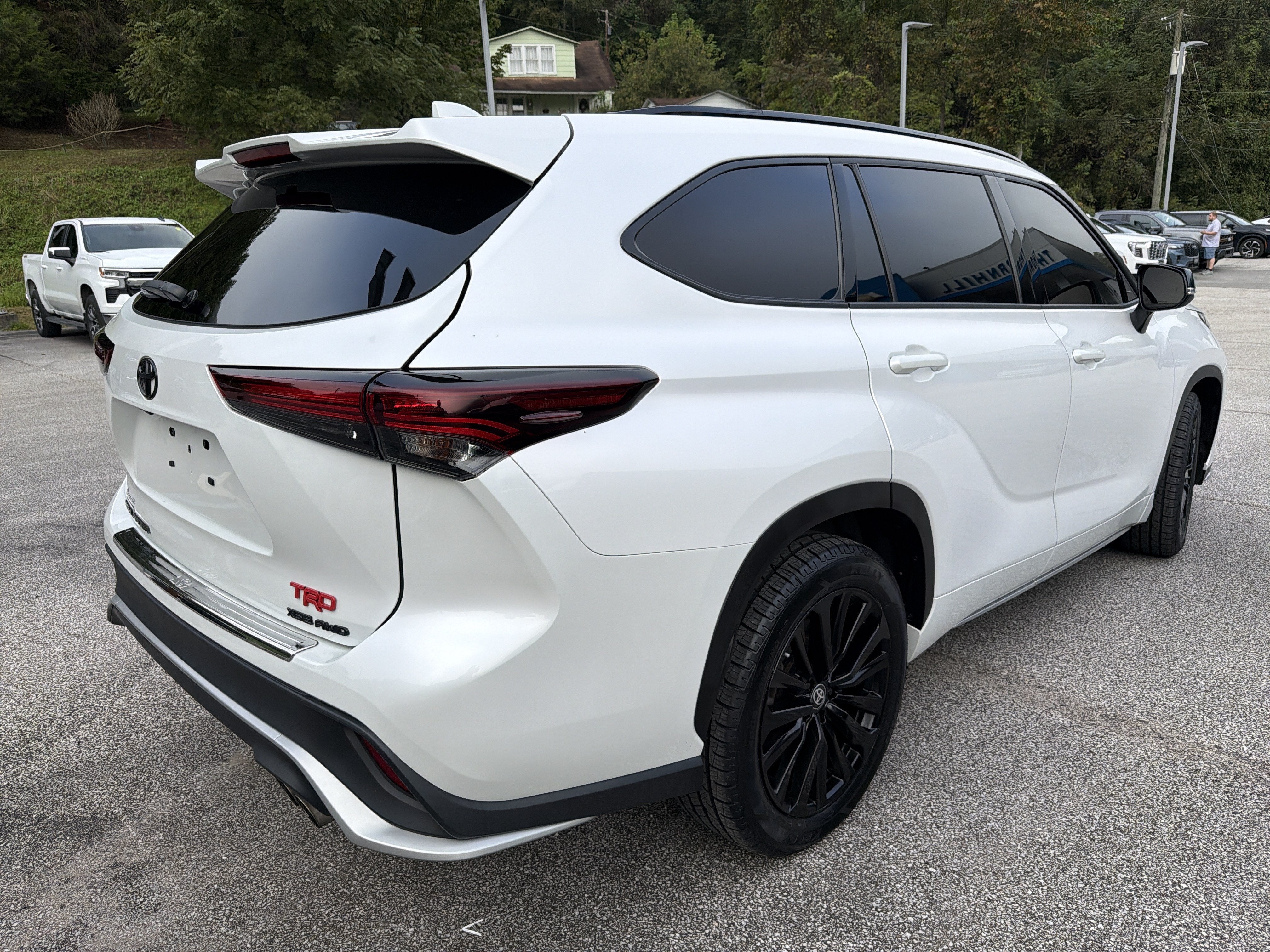 2024 Toyota Highlander LE
