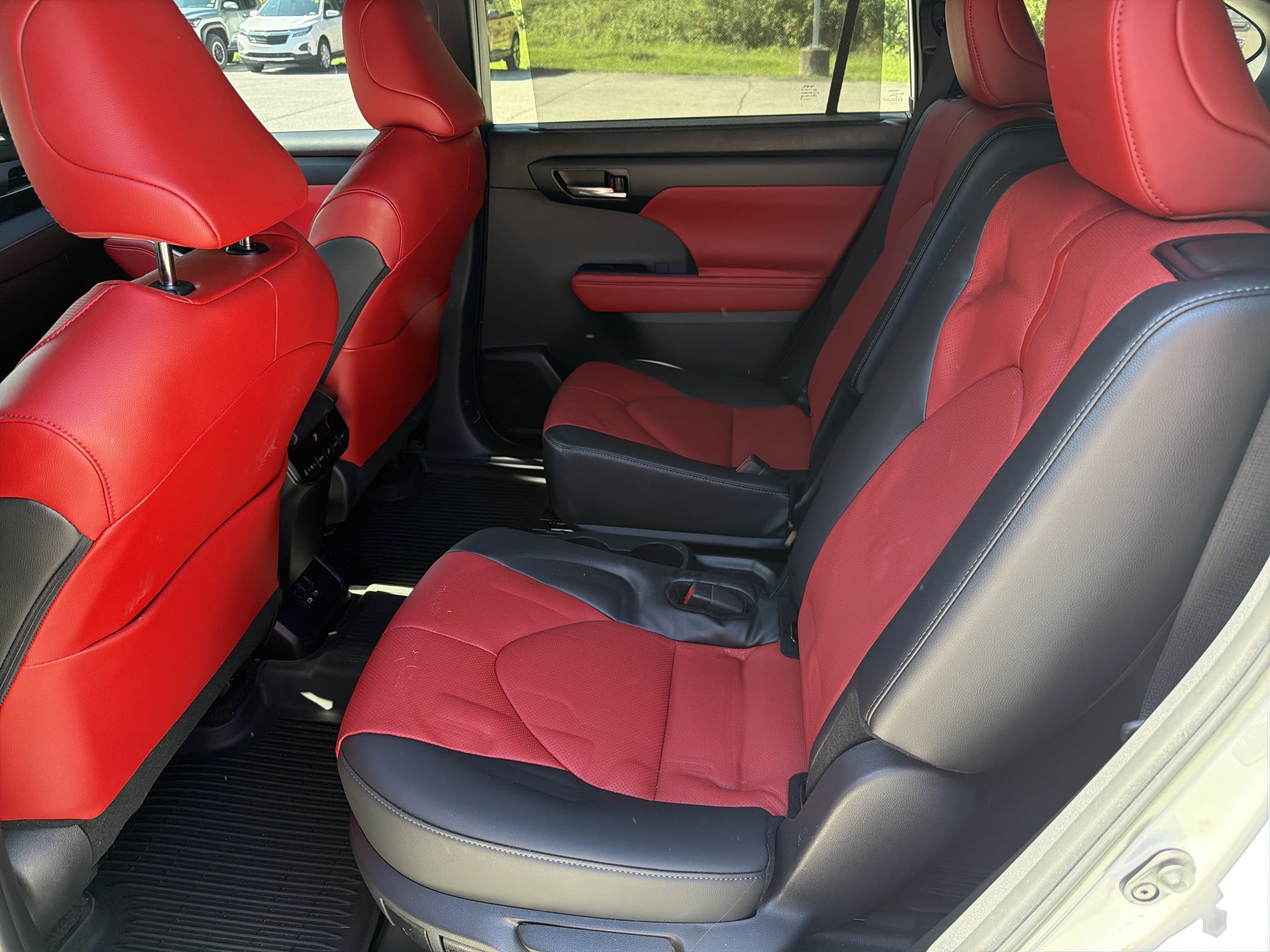 2025 Toyota Highlander LE