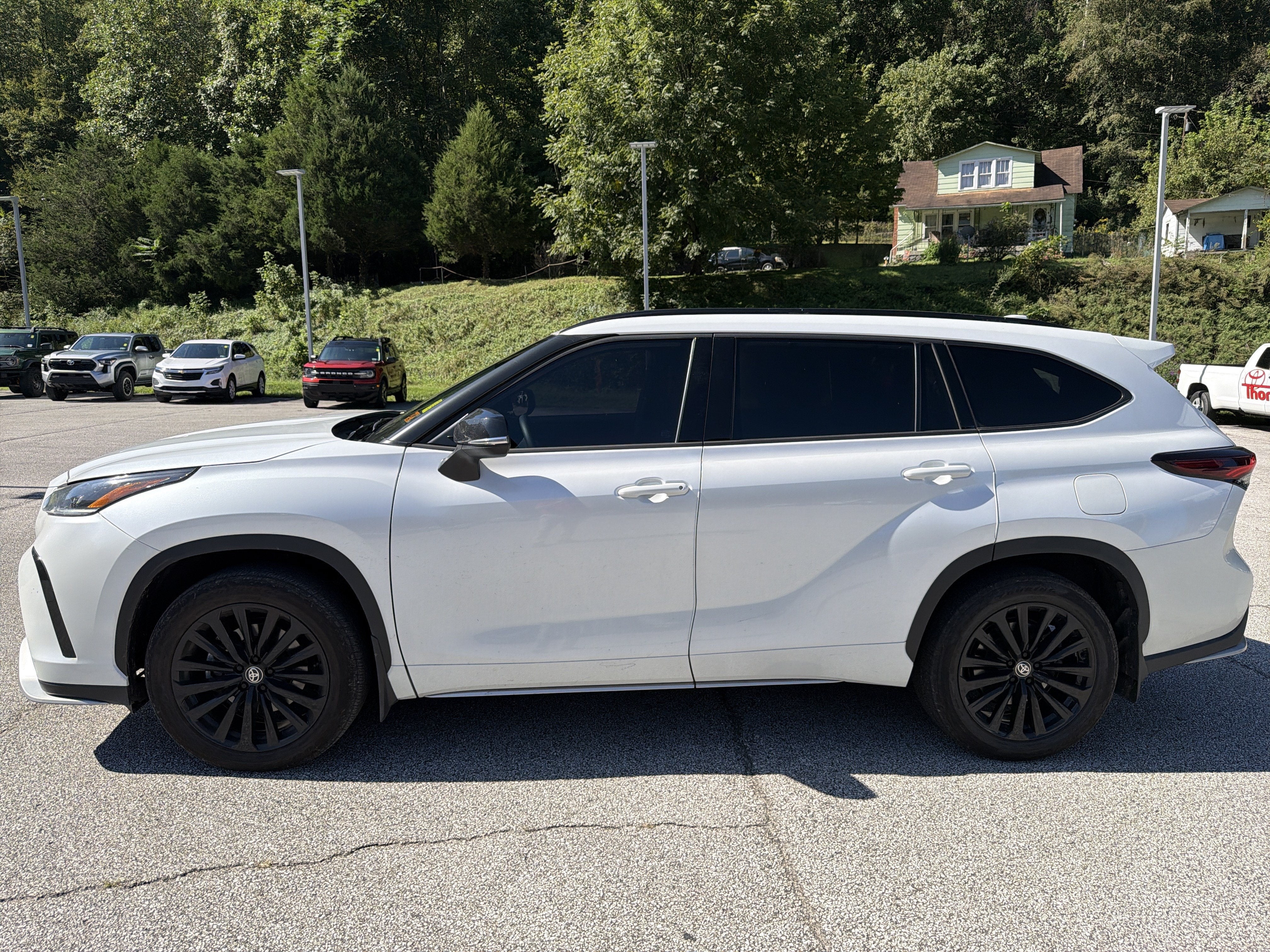 2025 Toyota Highlander LE