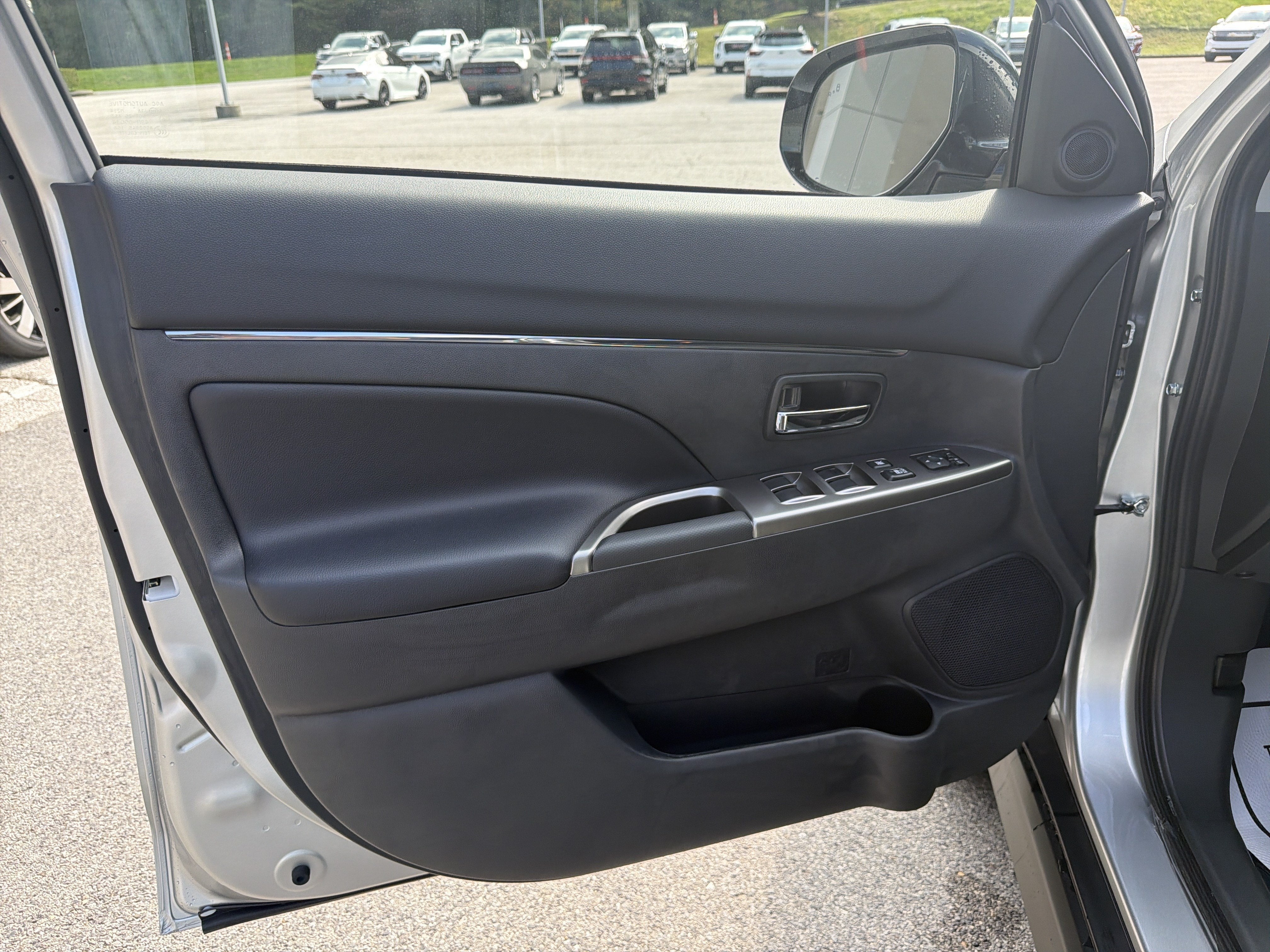 2027 Mitsubishi Outlander Sport SE