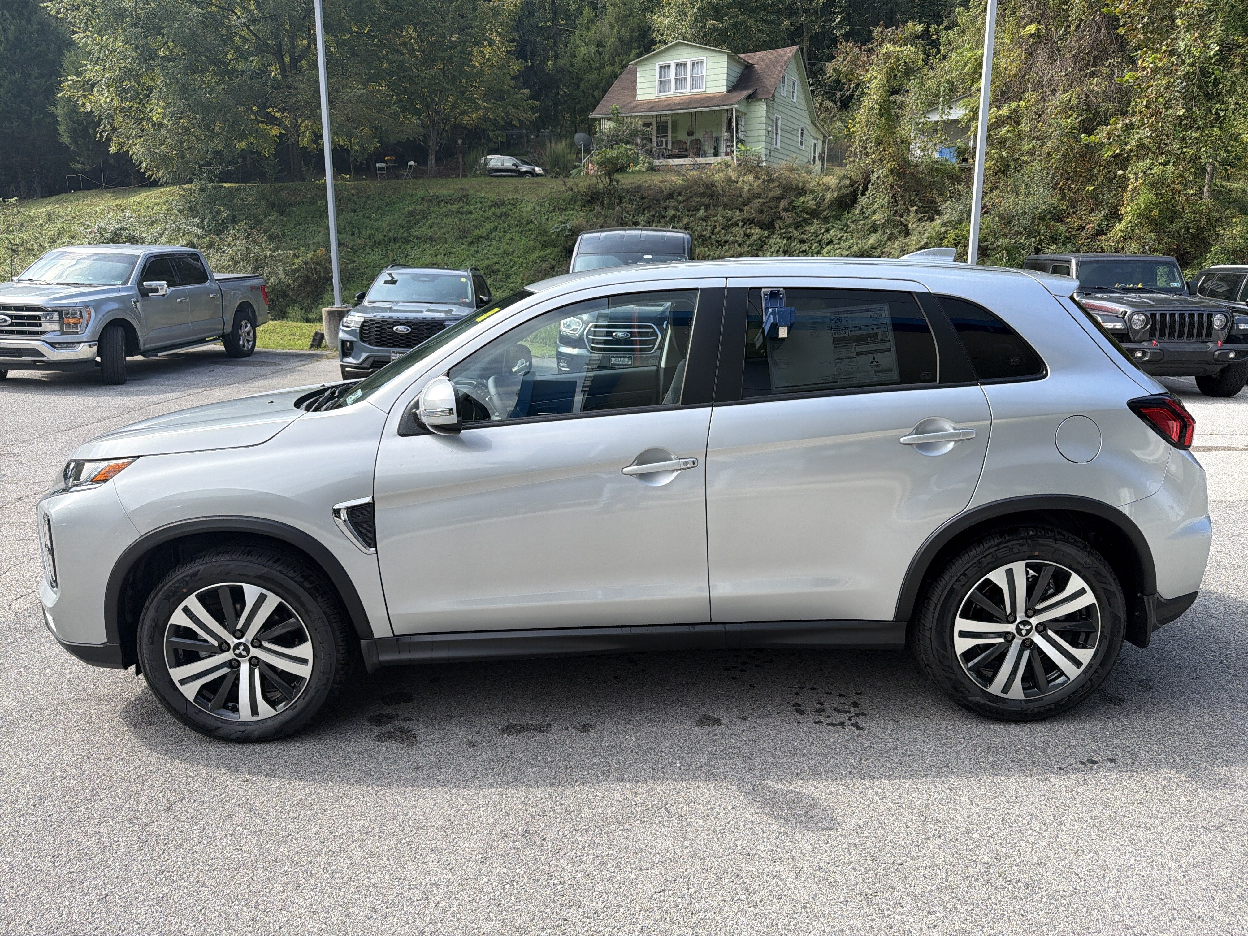 2027 Mitsubishi Outlander Sport SE