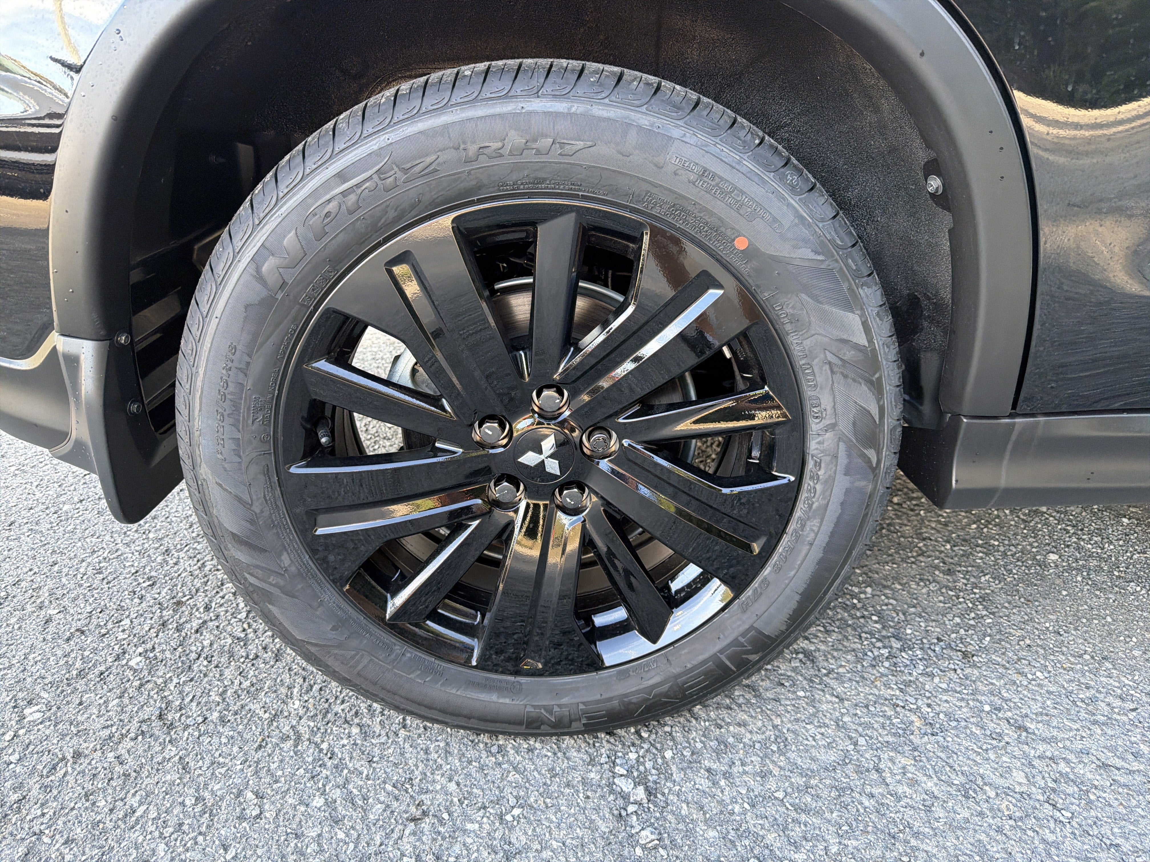 2027 Mitsubishi Outlander Sport LE