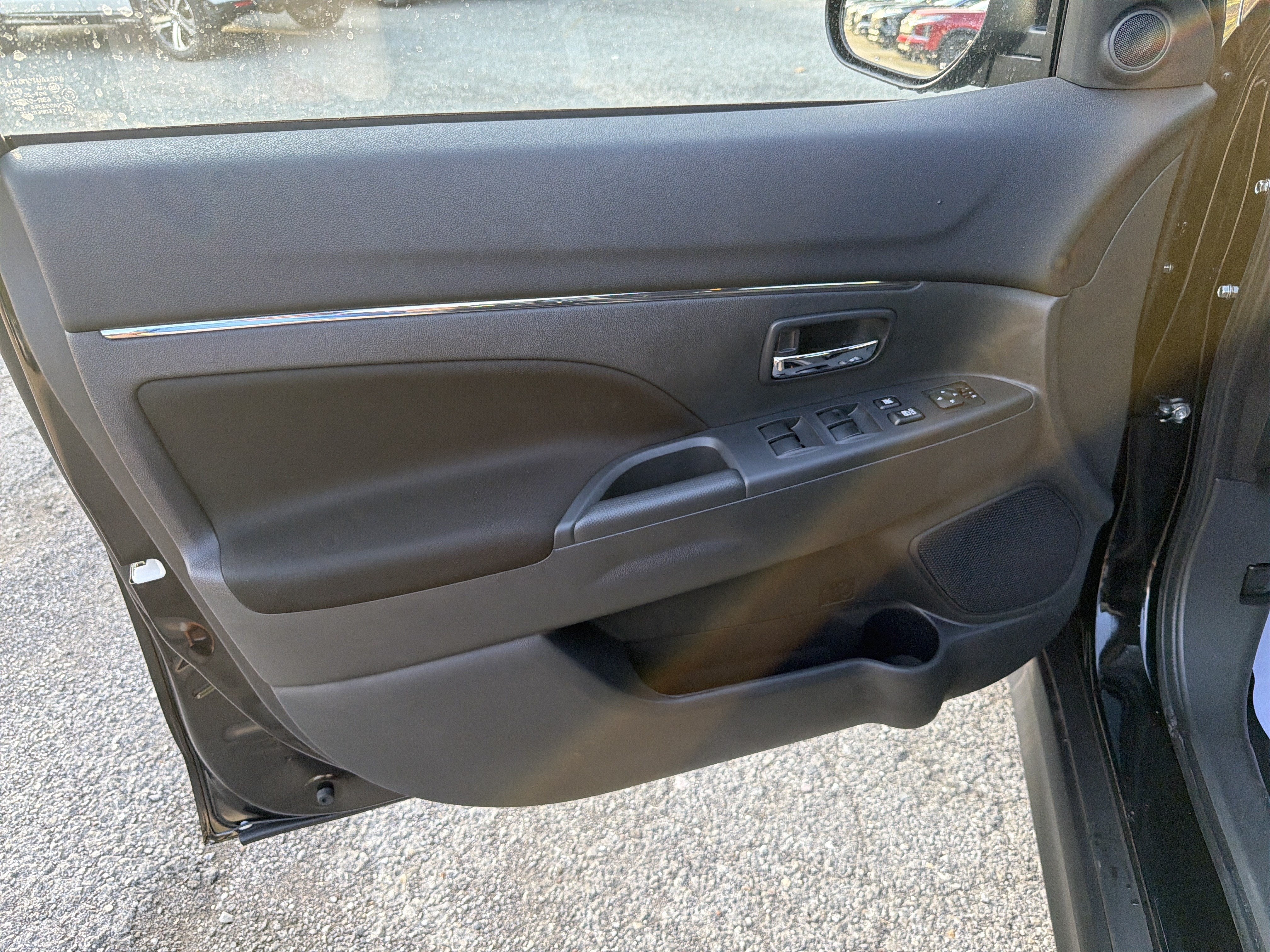 2027 Mitsubishi Outlander Sport LE