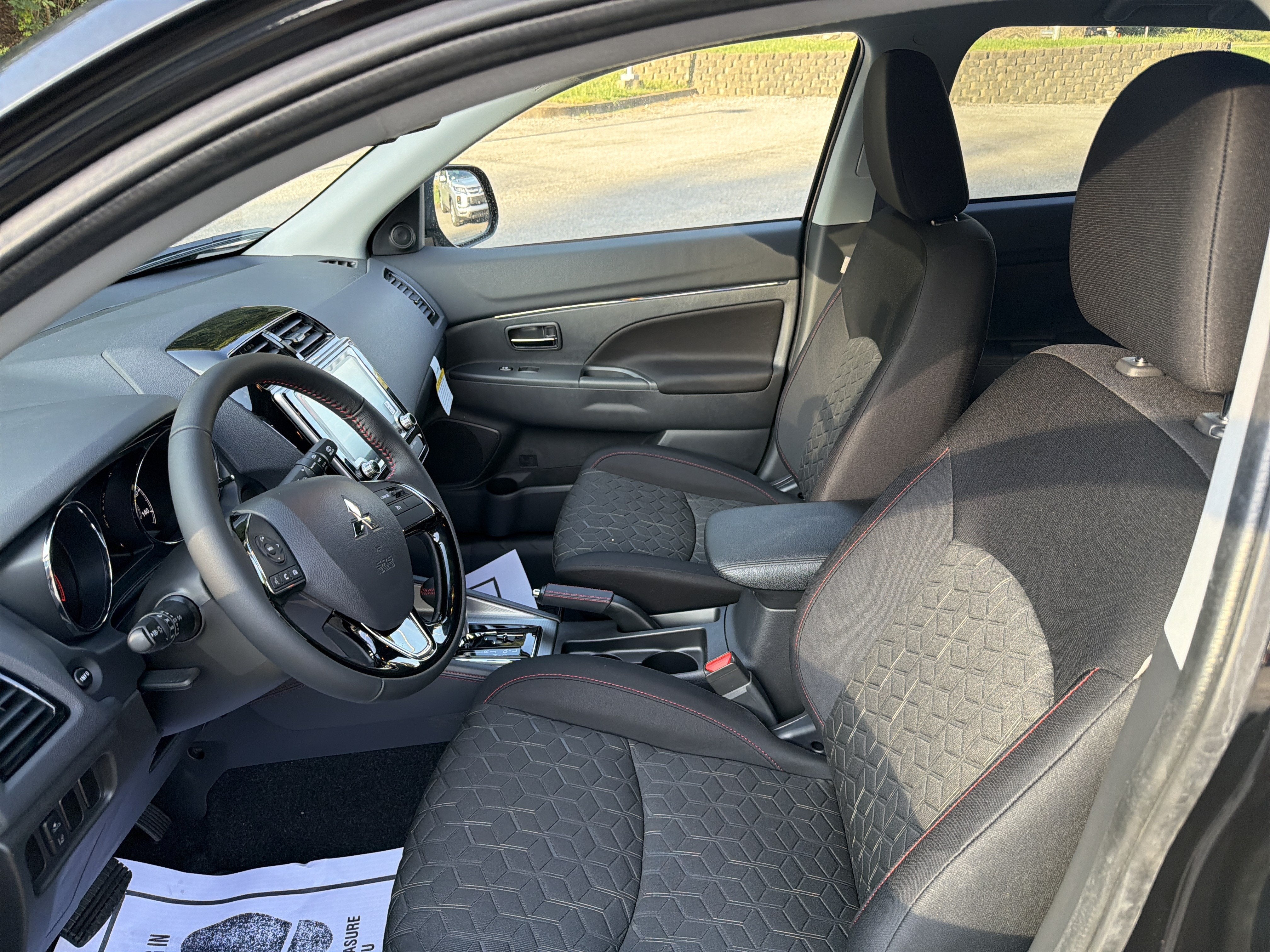 2027 Mitsubishi Outlander Sport LE