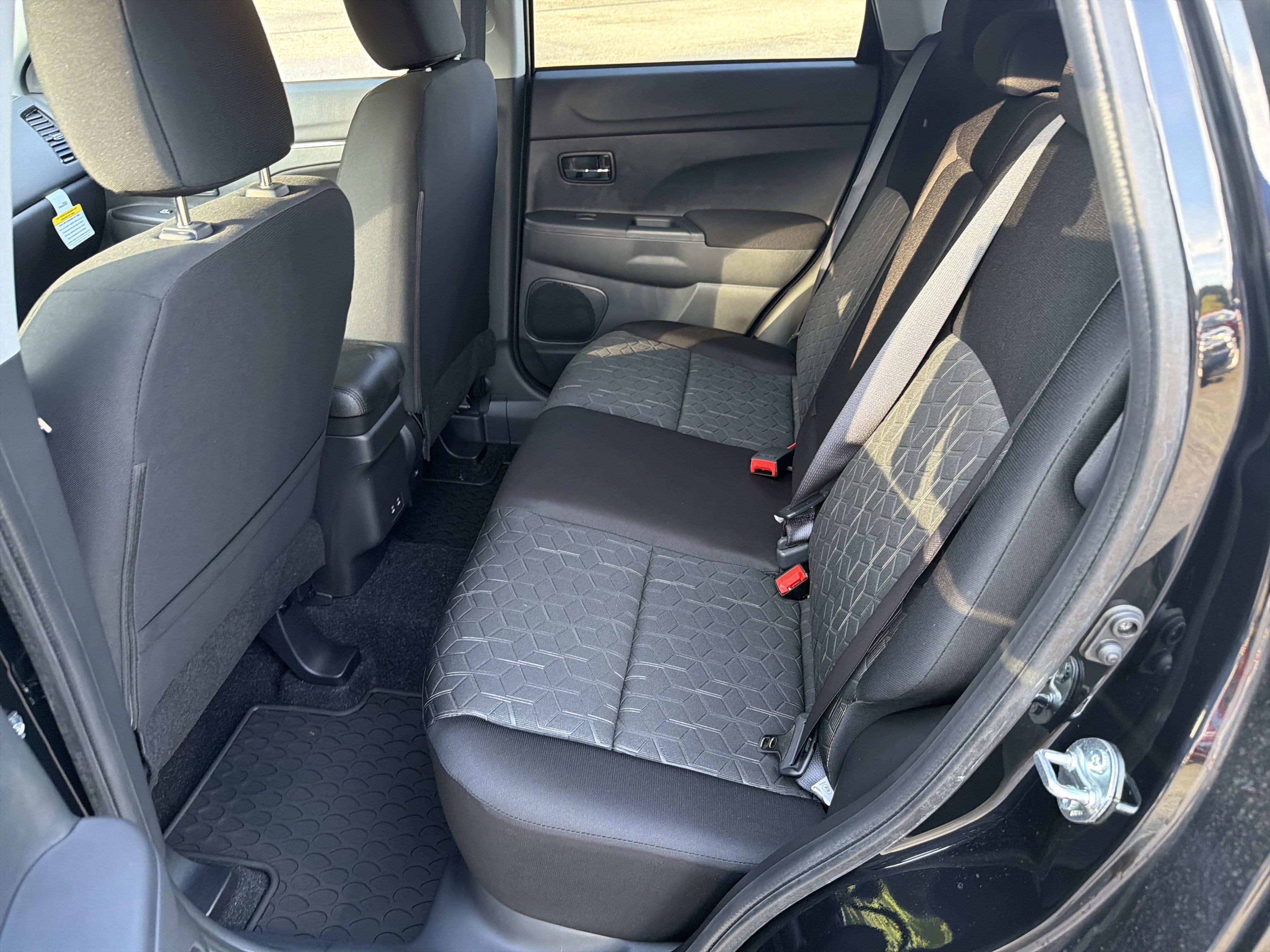 2027 Mitsubishi Outlander Sport LE