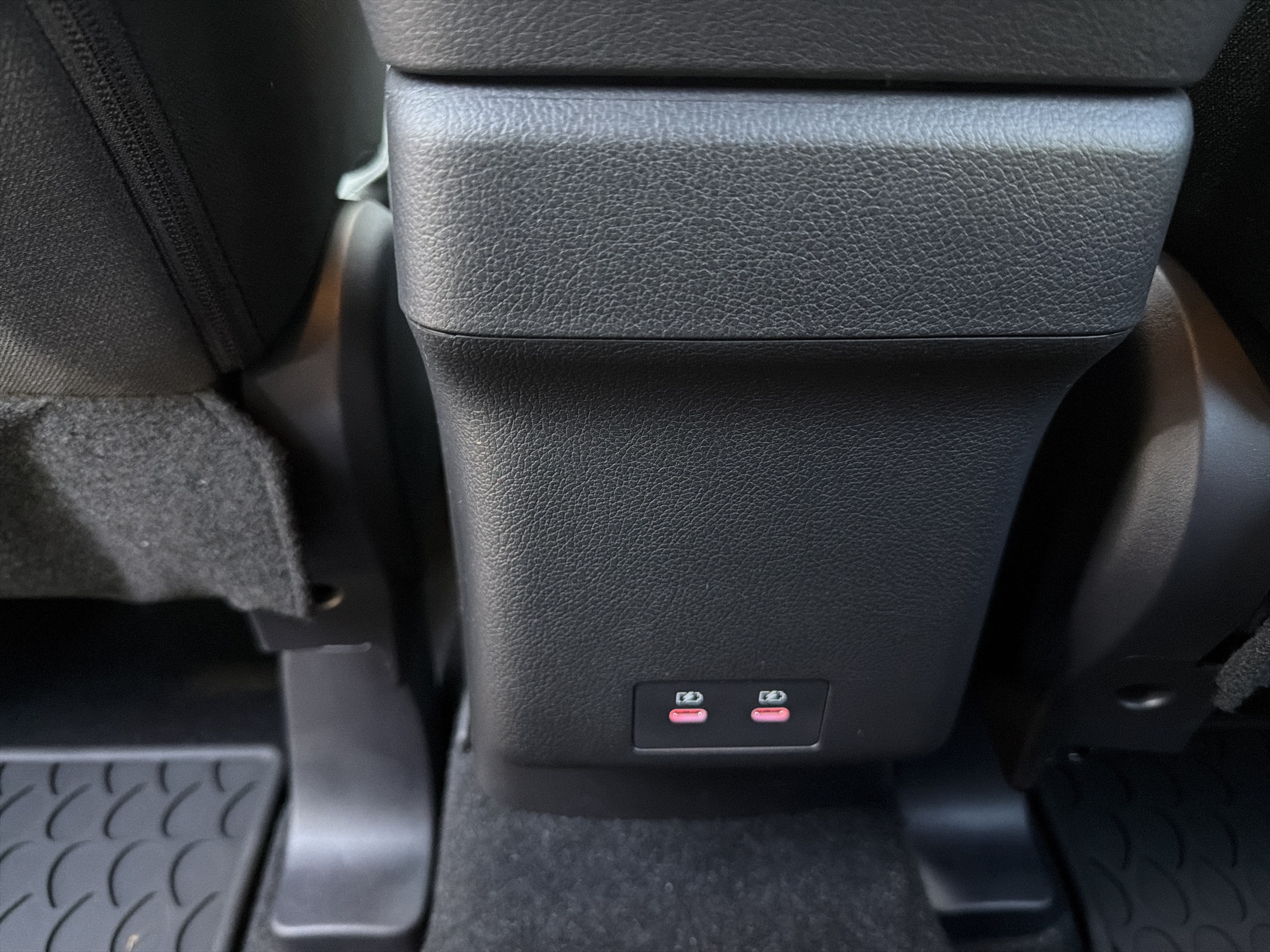 2027 Mitsubishi Outlander Sport LE