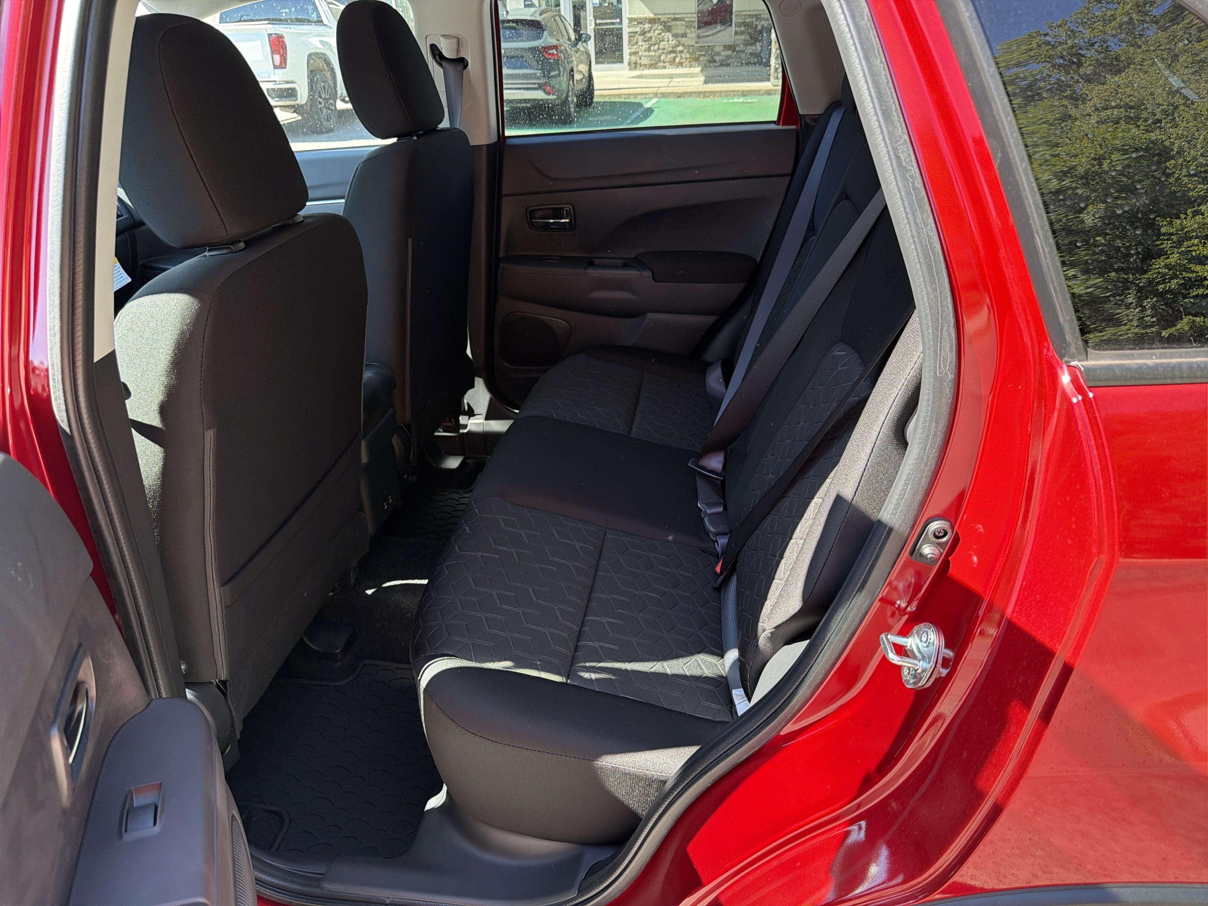 2027 Mitsubishi Outlander Sport LE