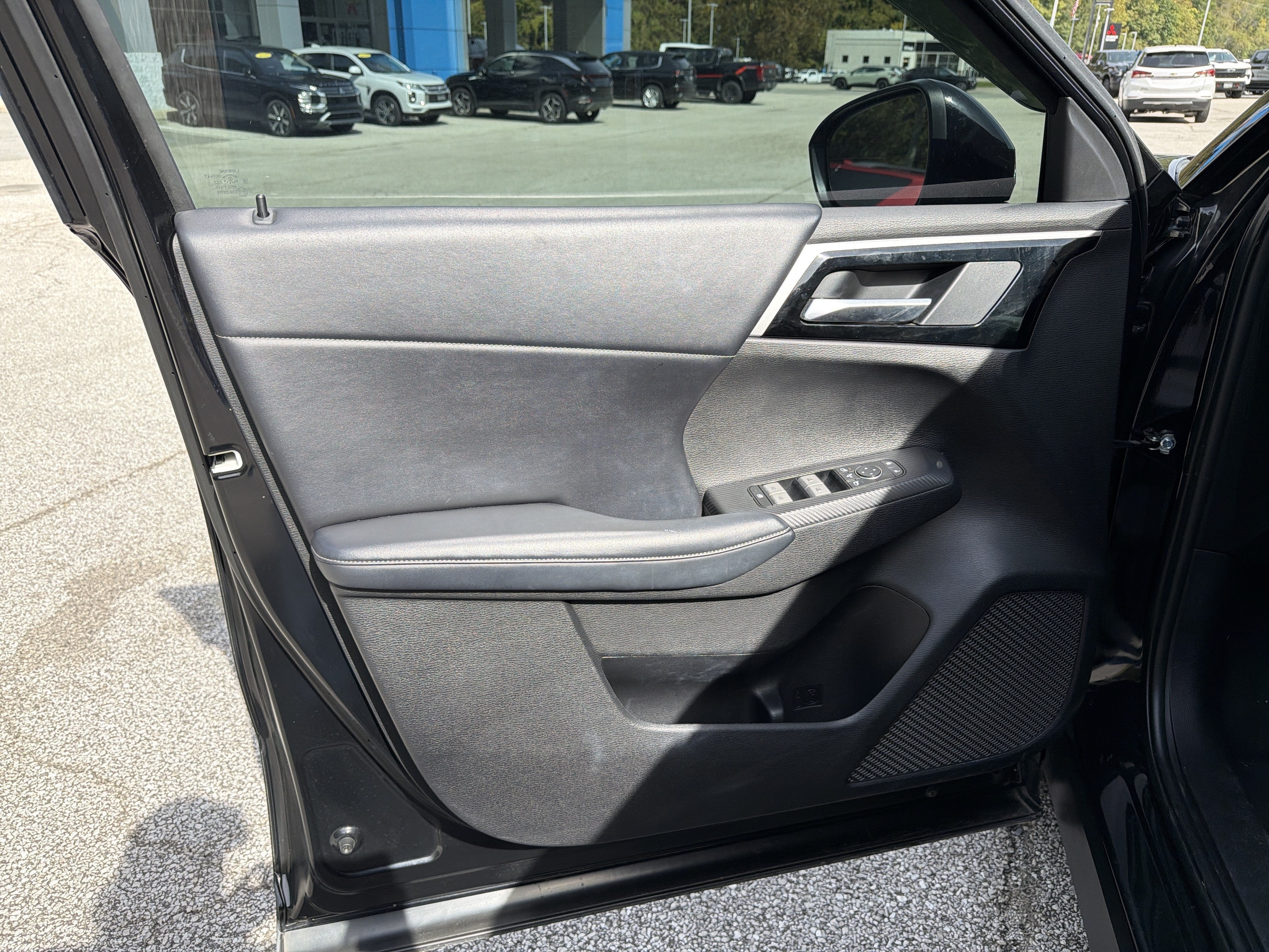 2023 Mitsubishi Outlander SE