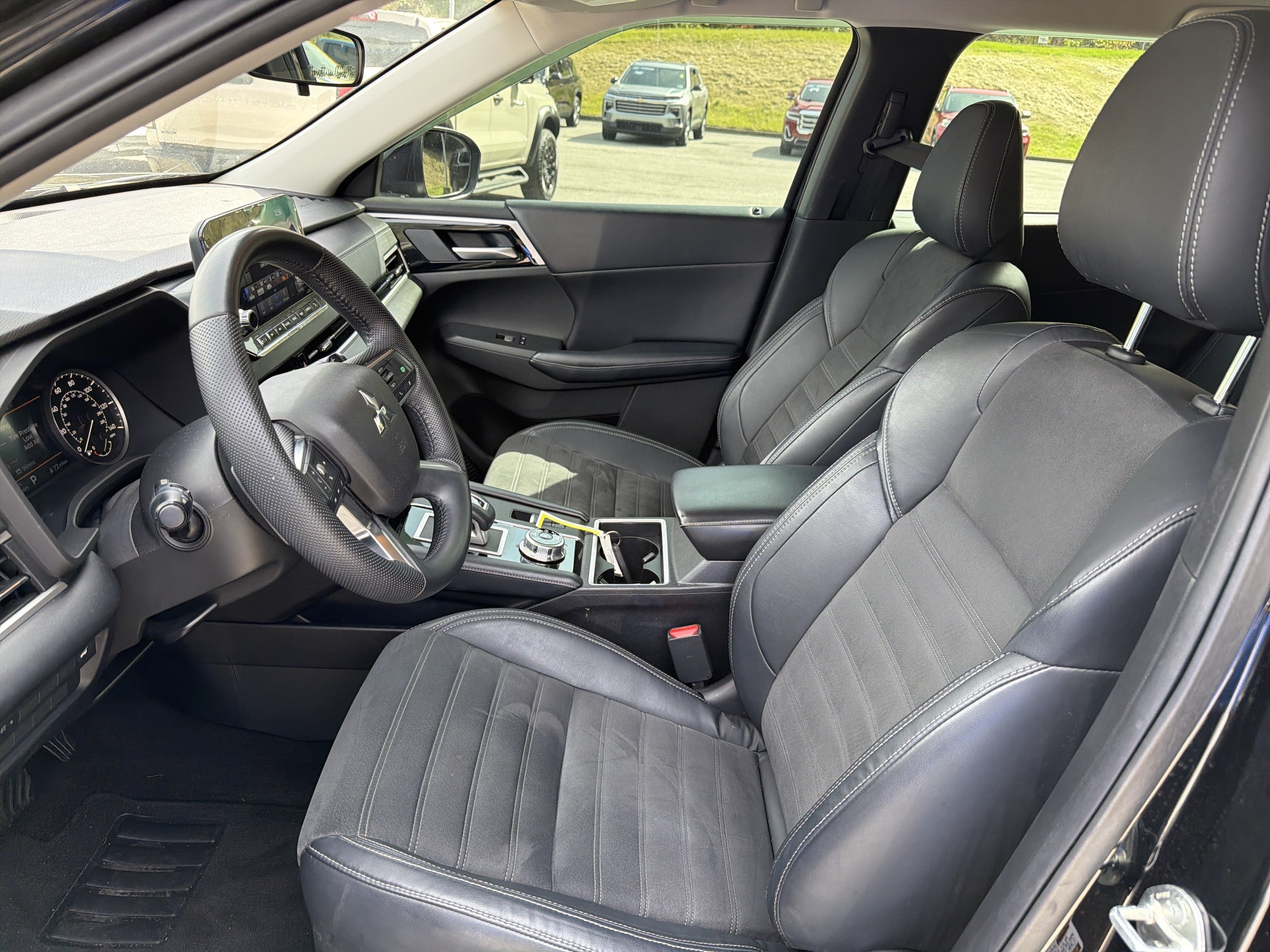 2023 Mitsubishi Outlander SE