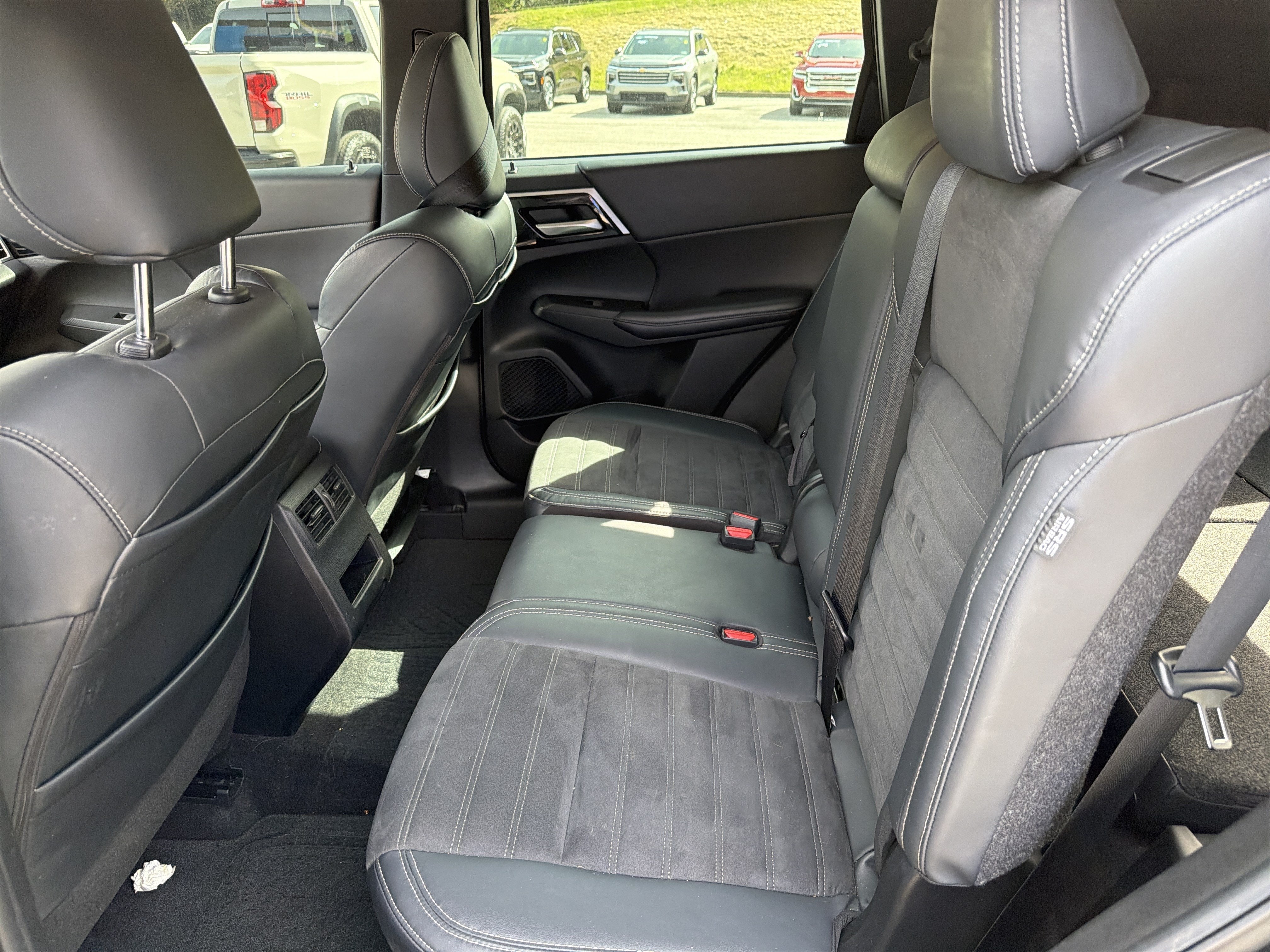 2023 Mitsubishi Outlander SE