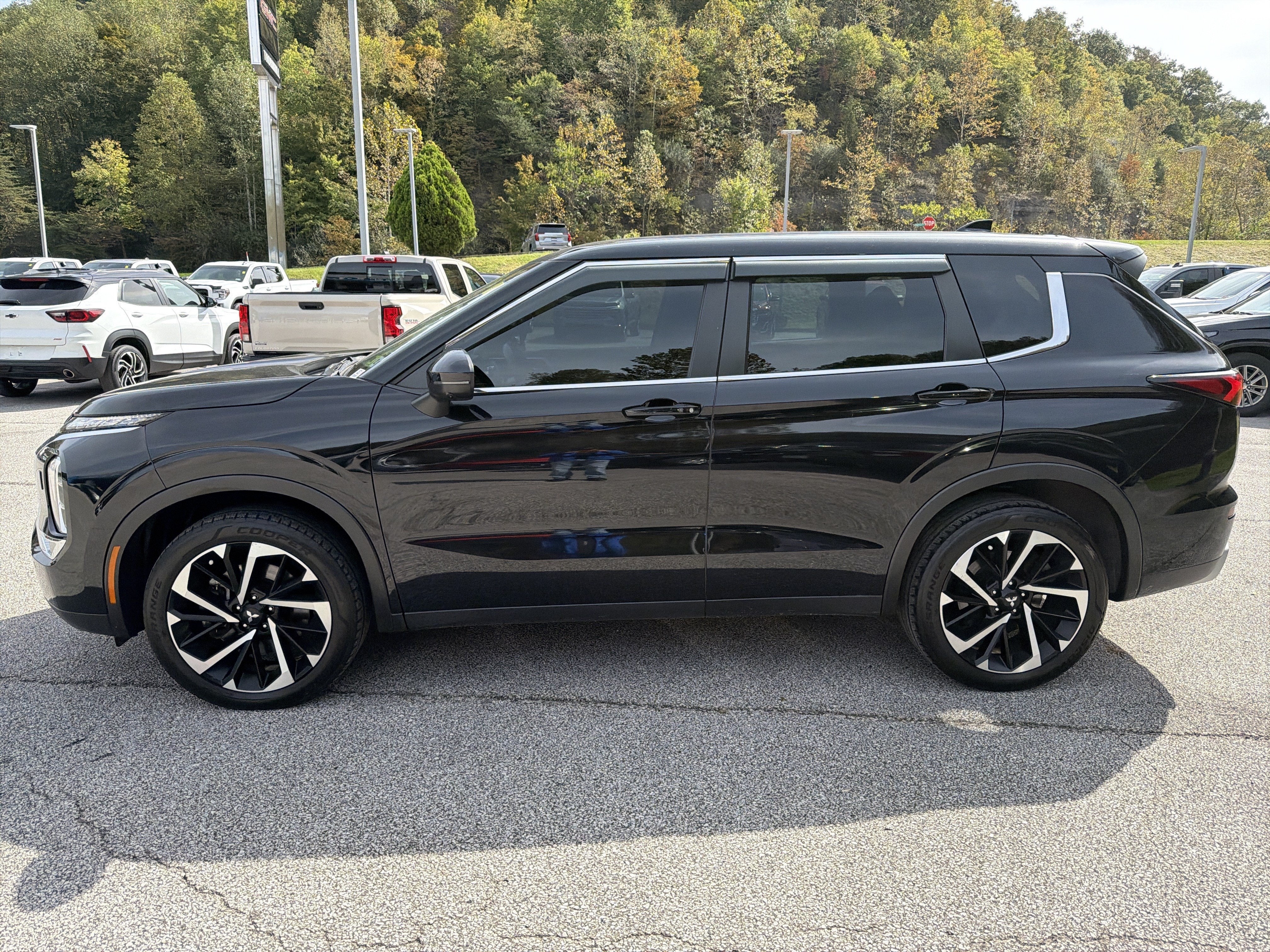 2023 Mitsubishi Outlander SE