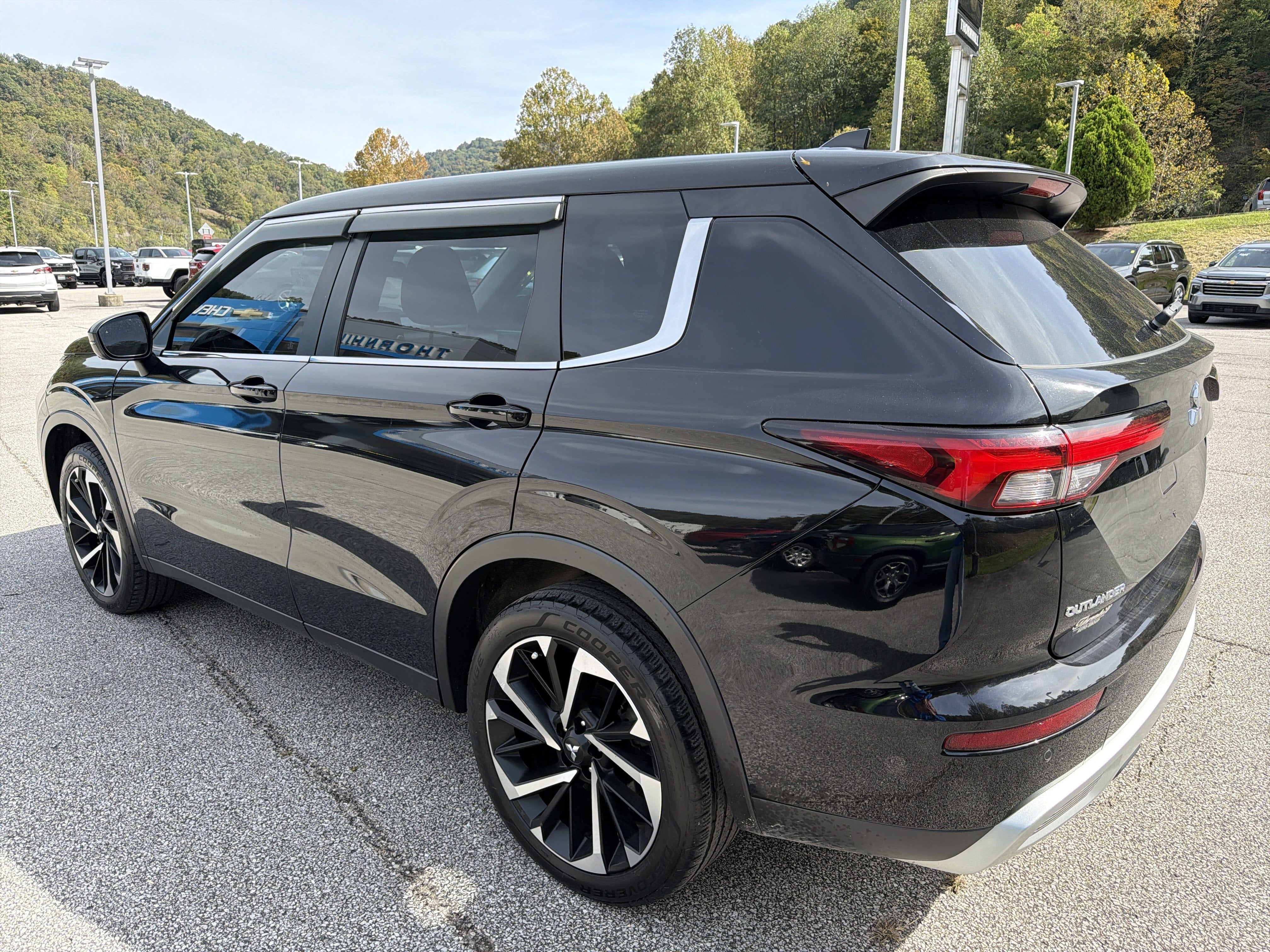 2023 Mitsubishi Outlander SE