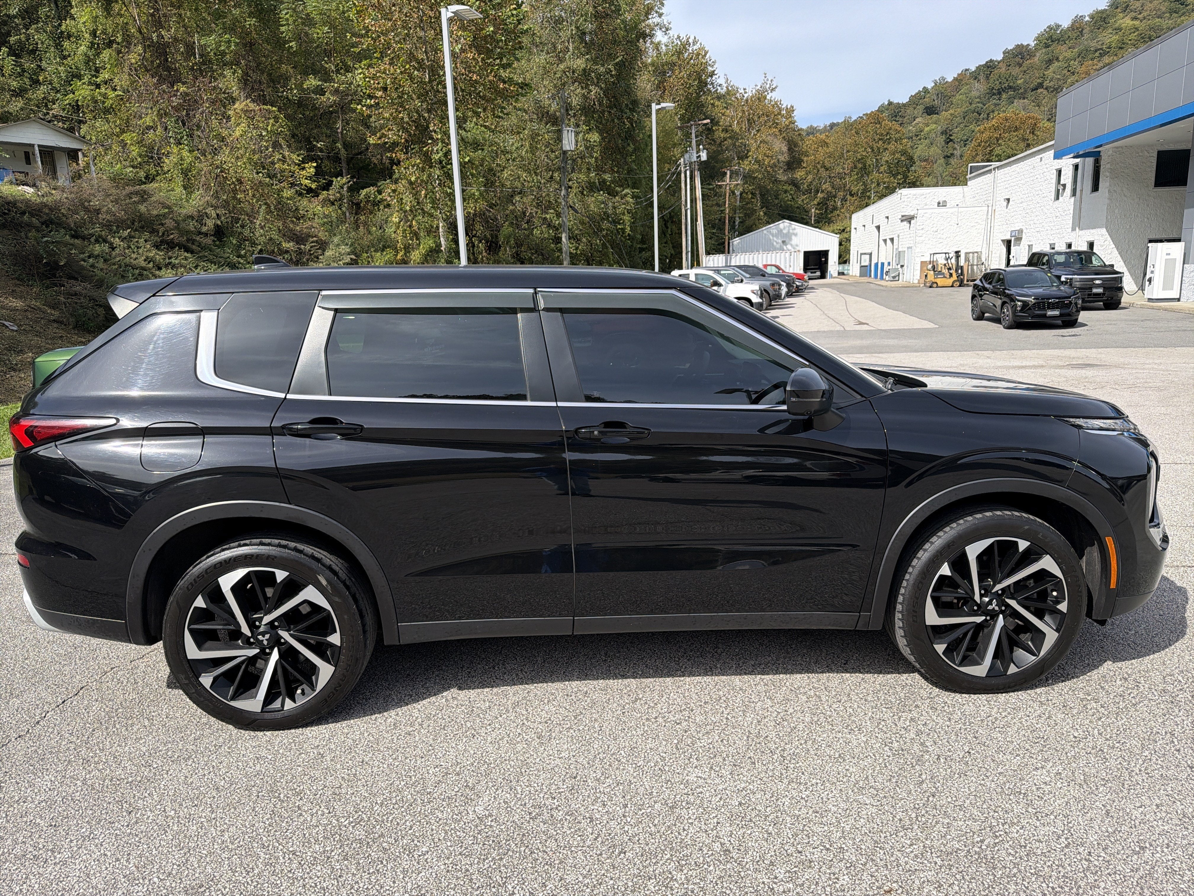 2023 Mitsubishi Outlander SE