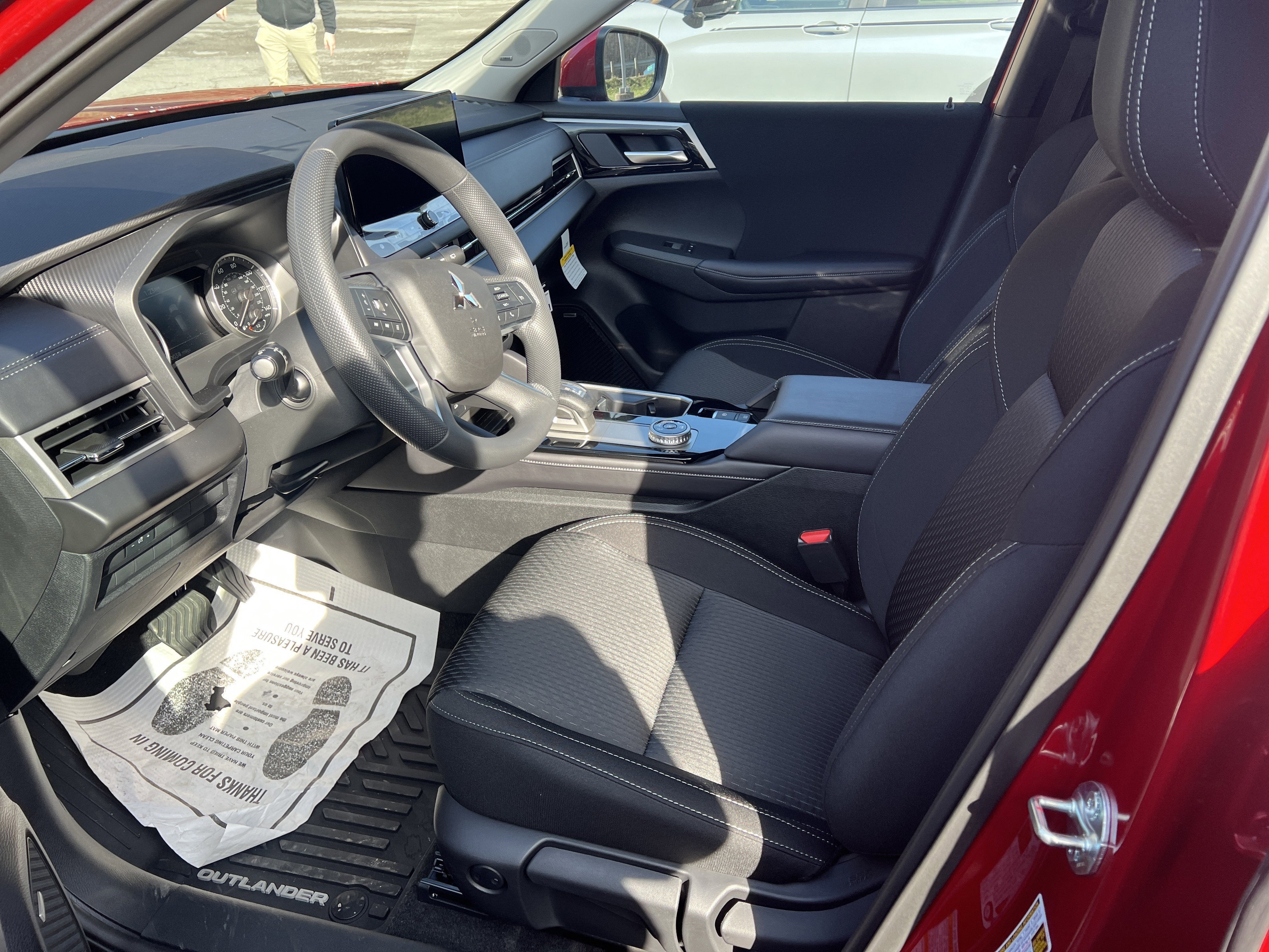 2025 Mitsubishi Outlander ES