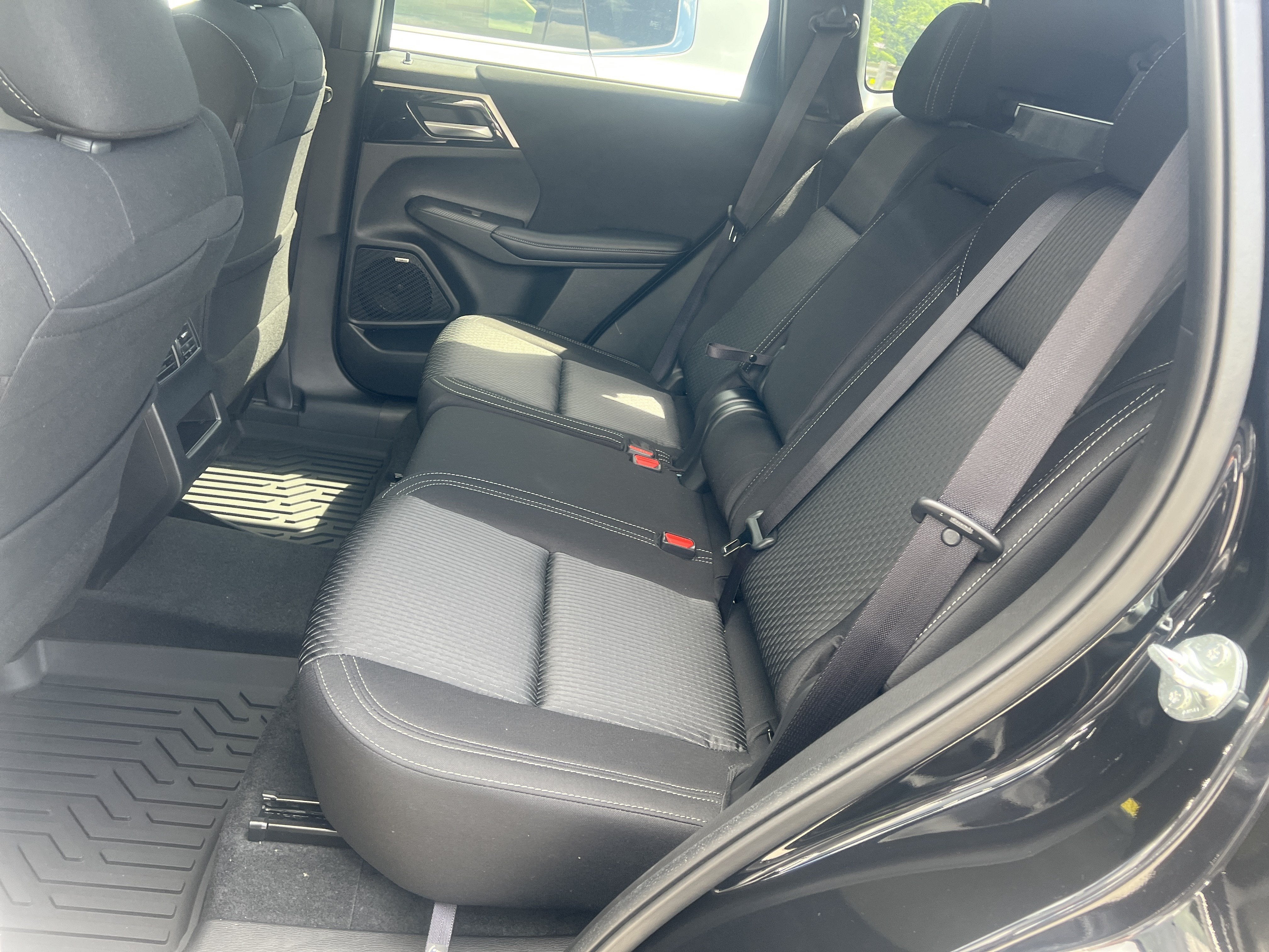 2026 Mitsubishi Outlander ES