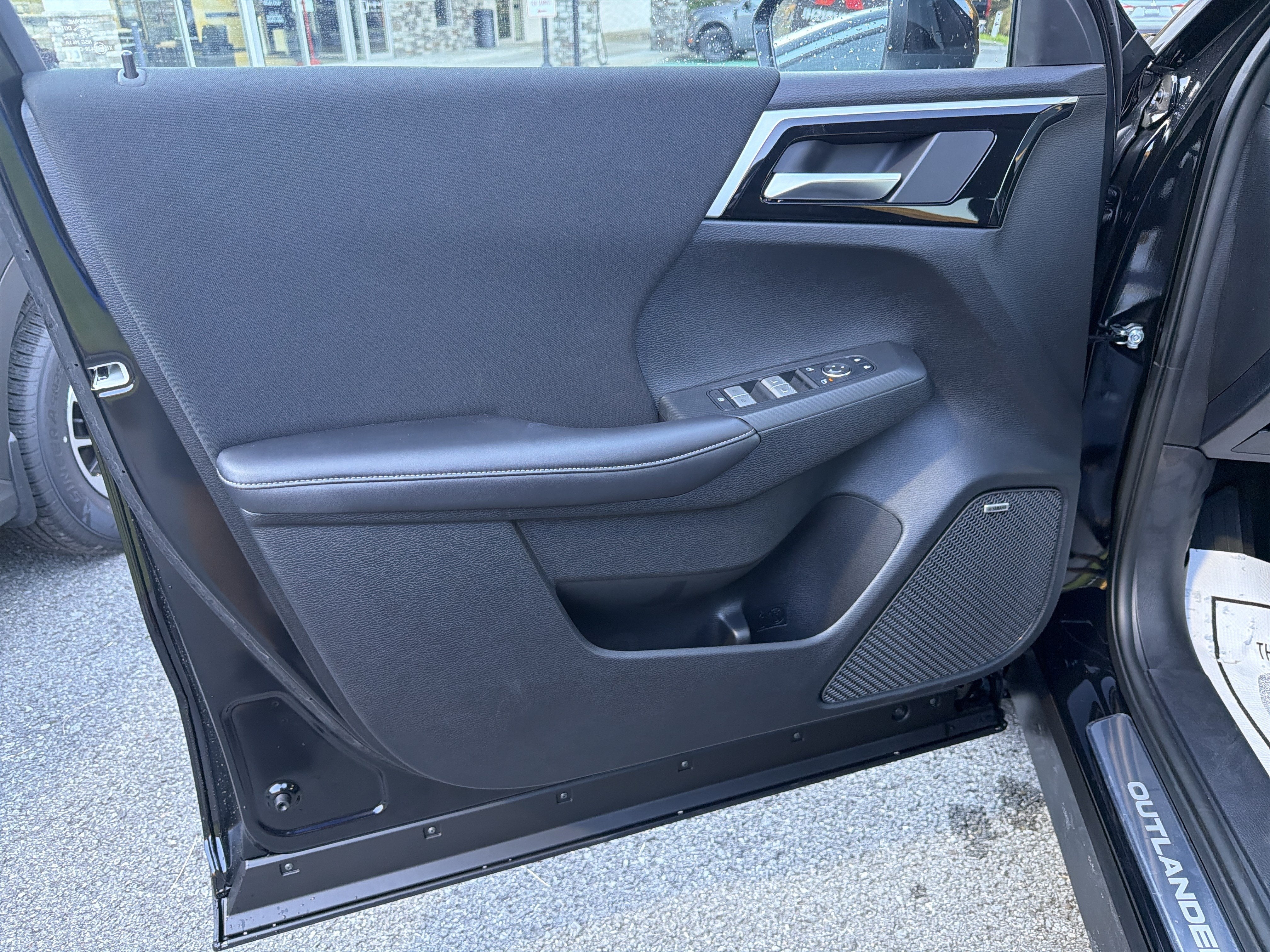 2026 Mitsubishi Outlander ES