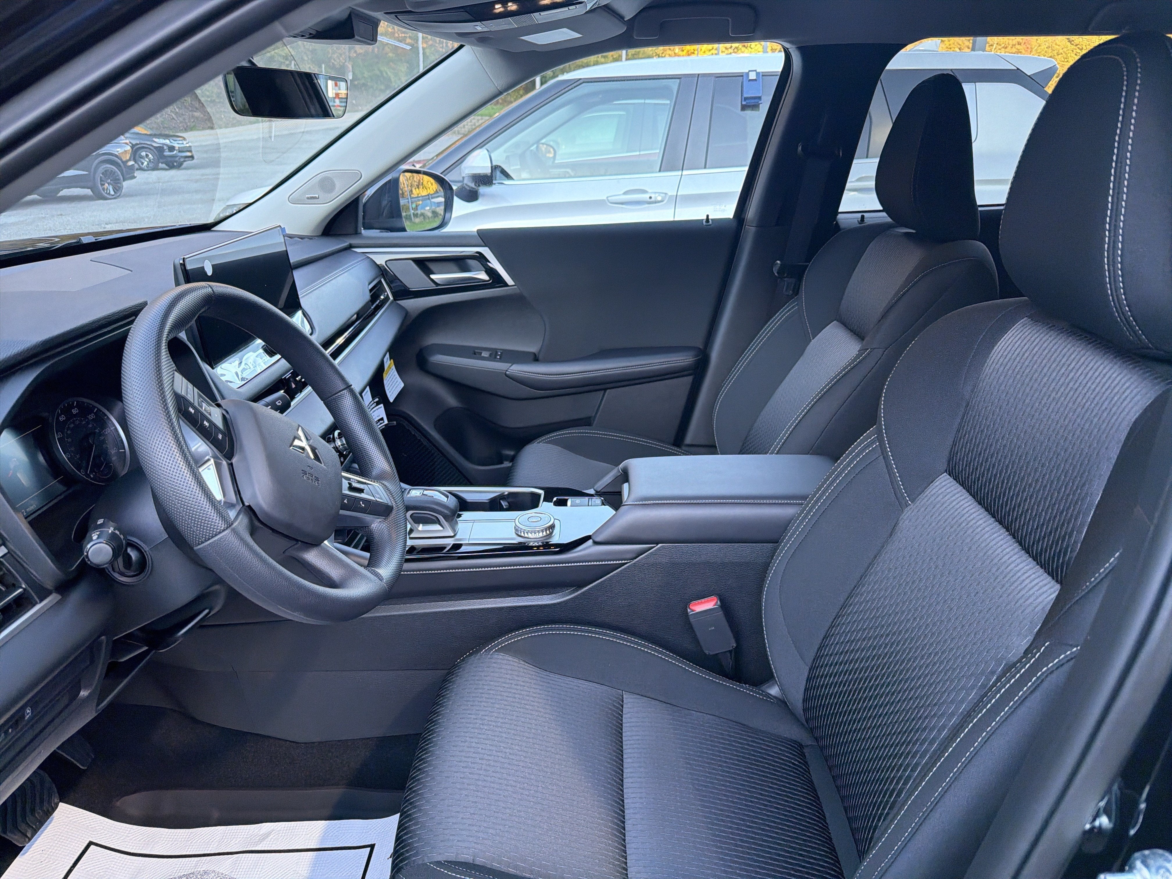 2026 Mitsubishi Outlander ES