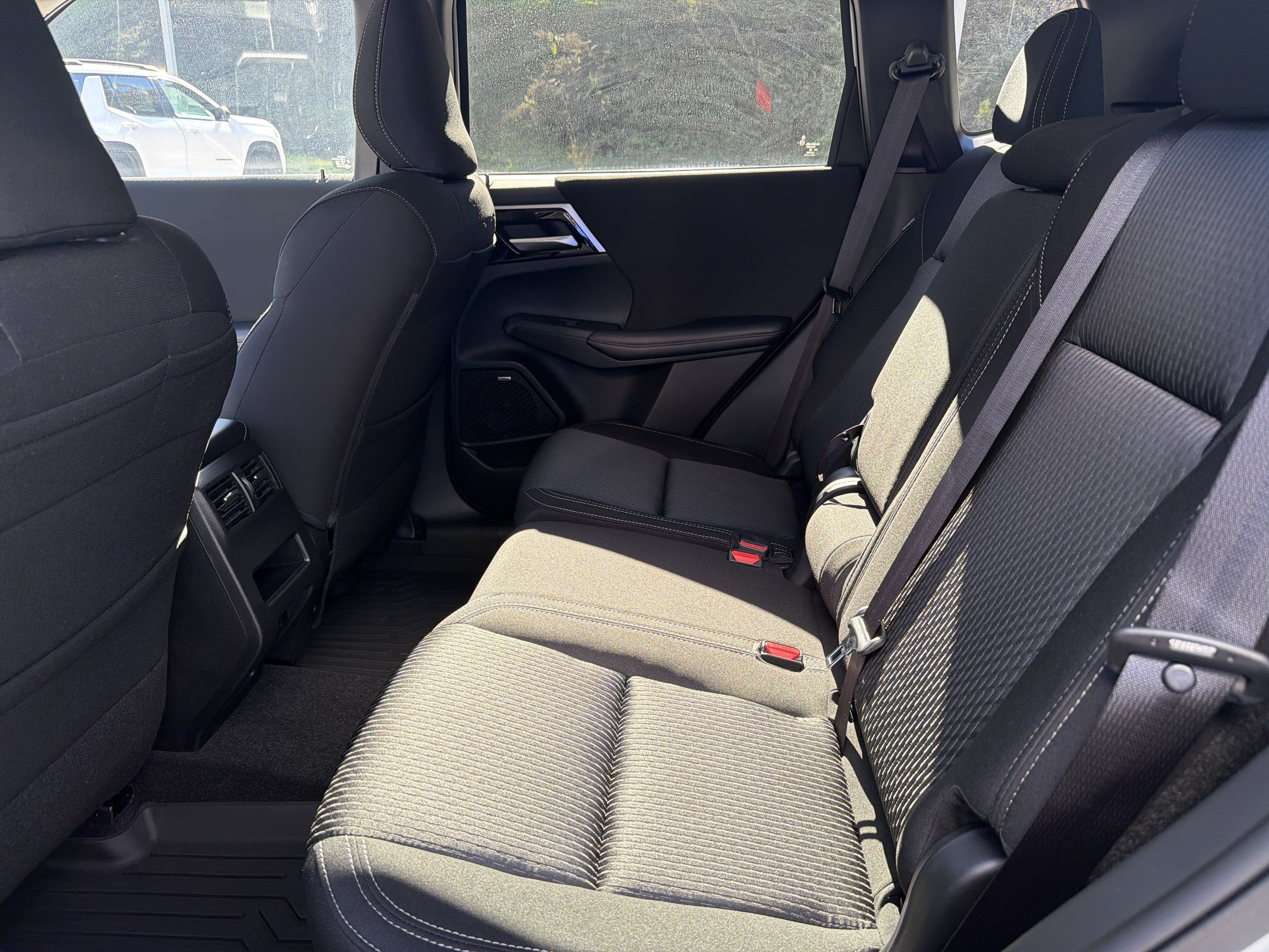 2026 Mitsubishi Outlander ES