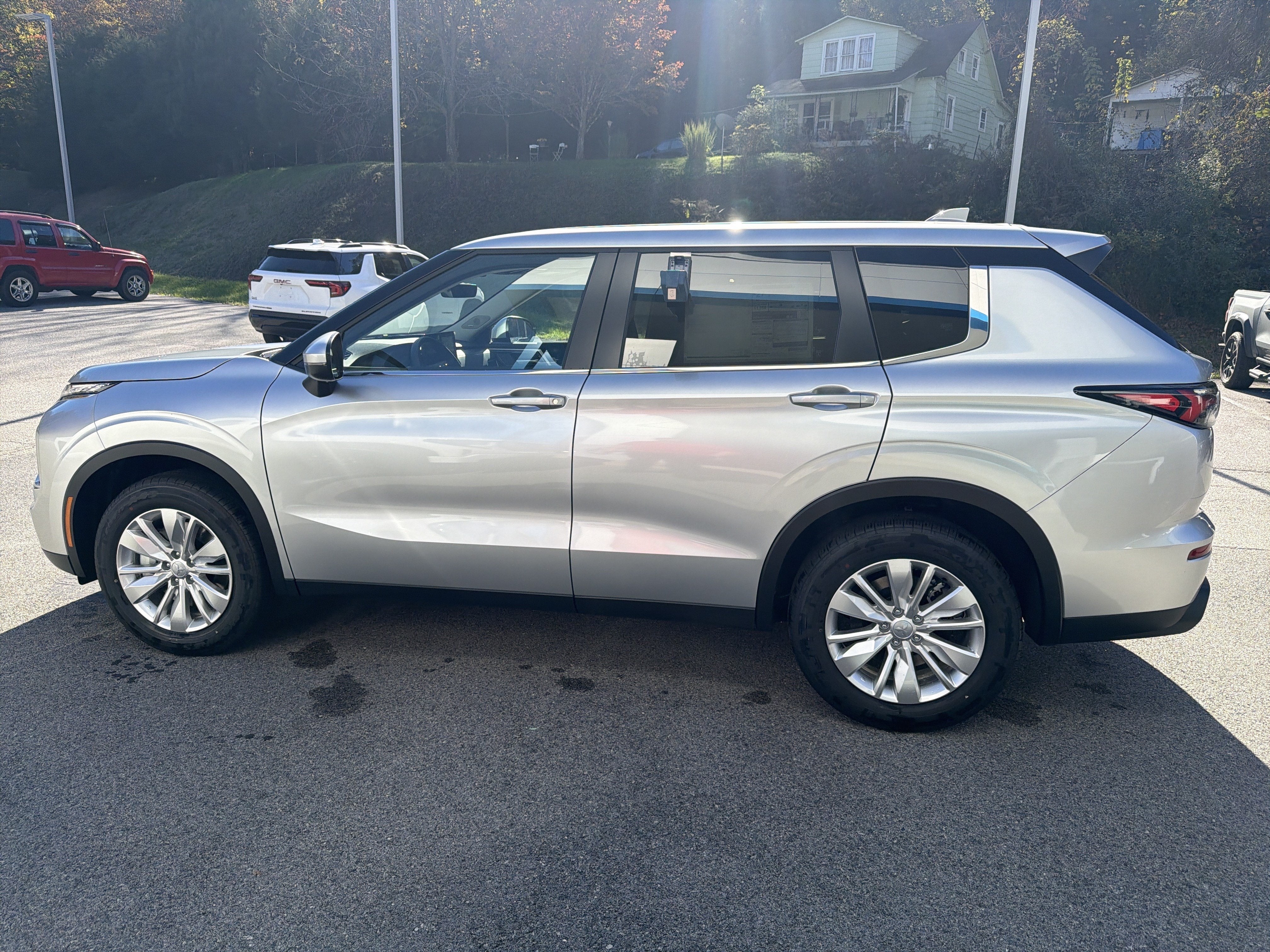 2026 Mitsubishi Outlander ES