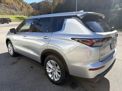 2026 Mitsubishi Outlander ES