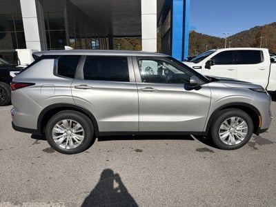 2026 Mitsubishi Outlander ES