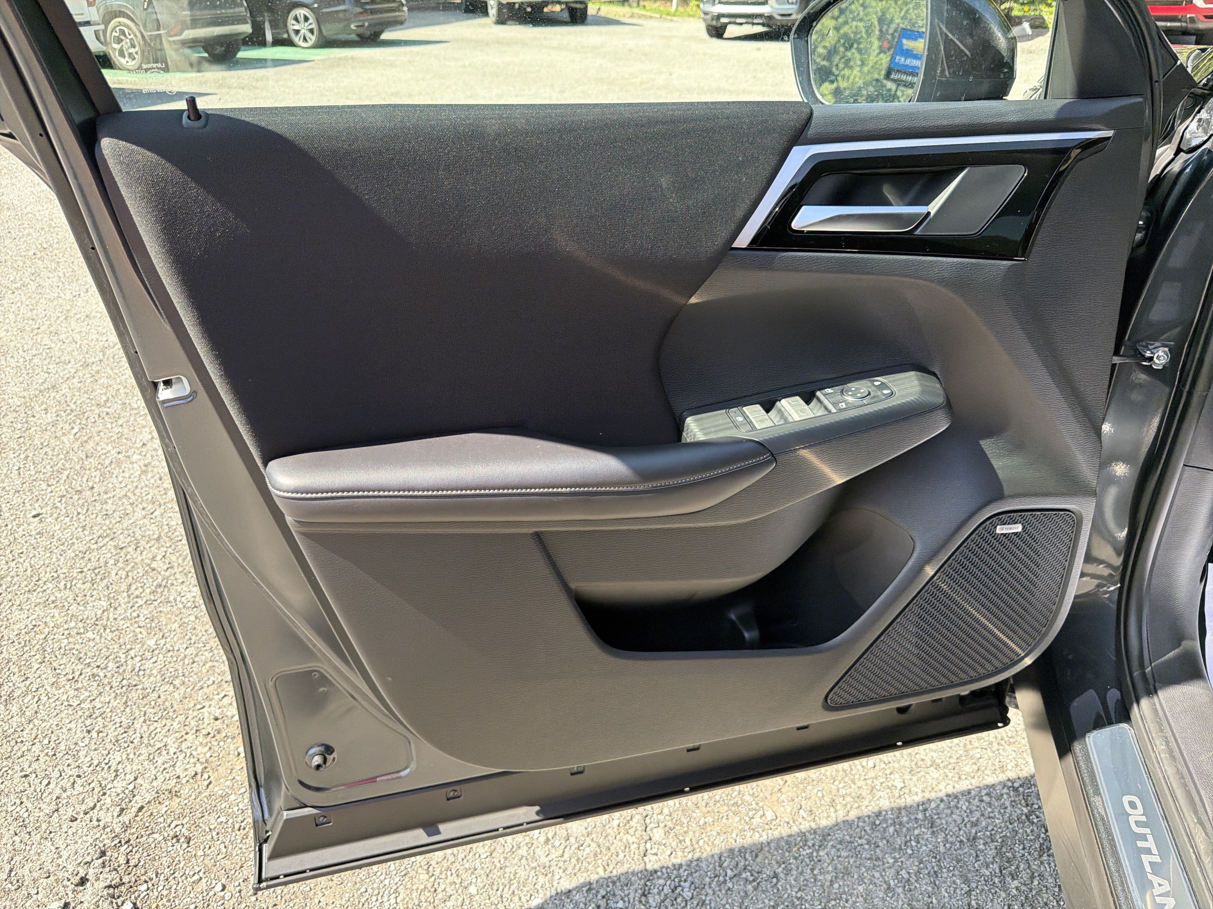 2026 Mitsubishi Outlander ES