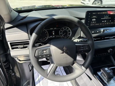 2026 Mitsubishi Outlander ES