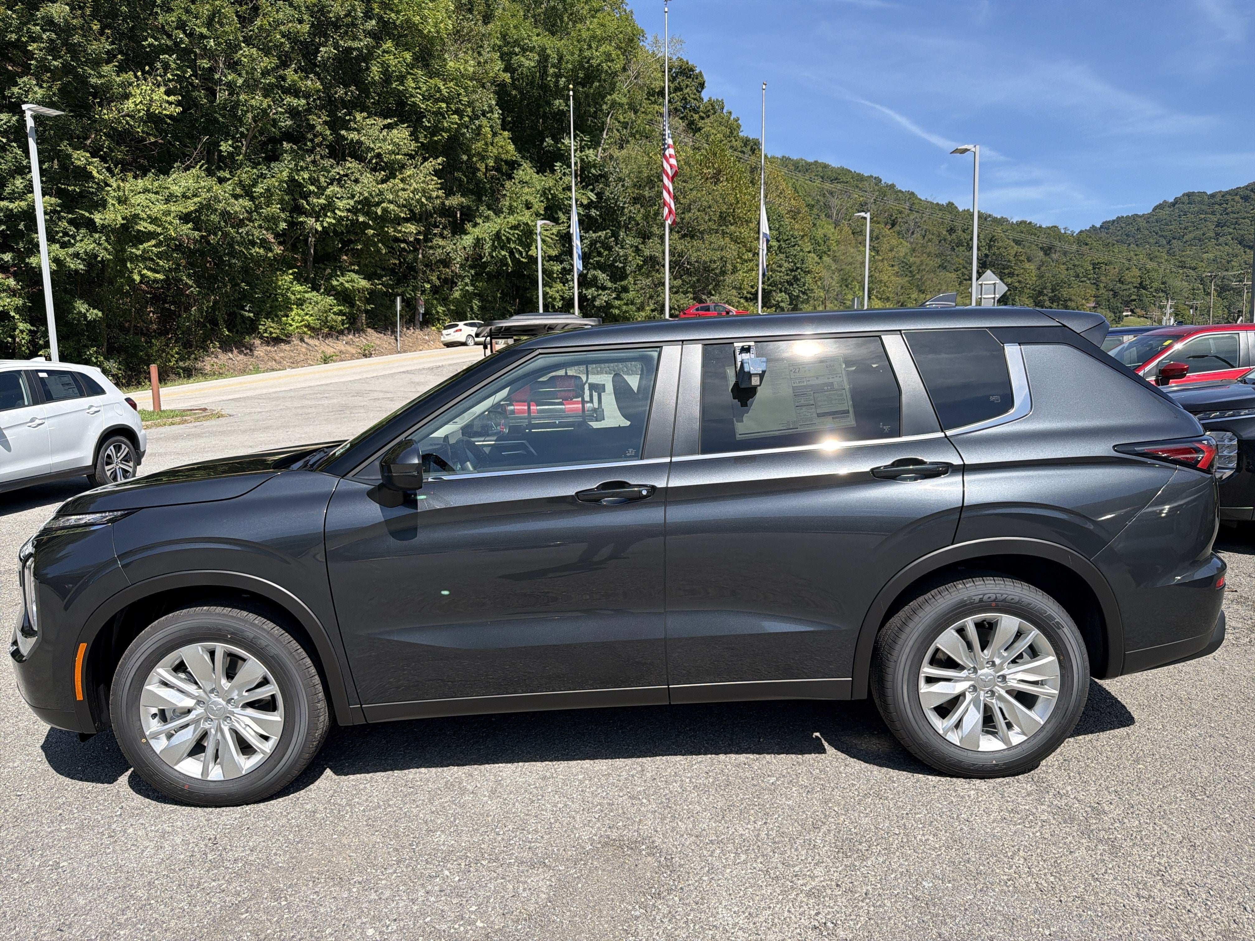 2026 Mitsubishi Outlander ES