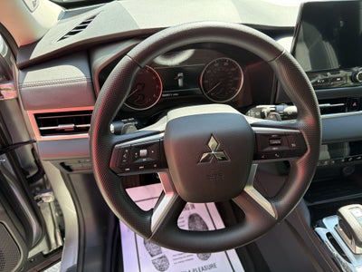 2026 Mitsubishi Outlander ES