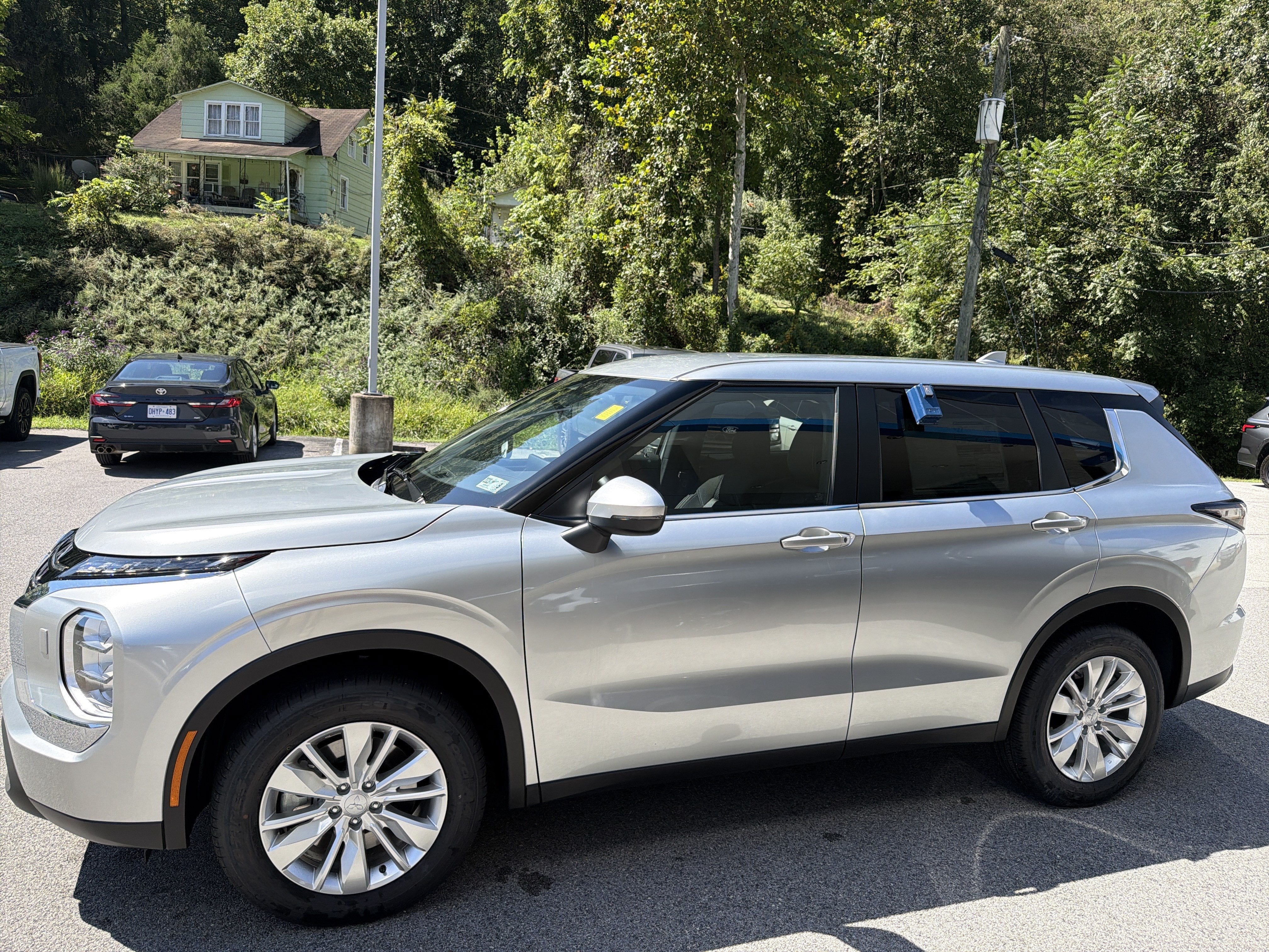 2026 Mitsubishi Outlander ES