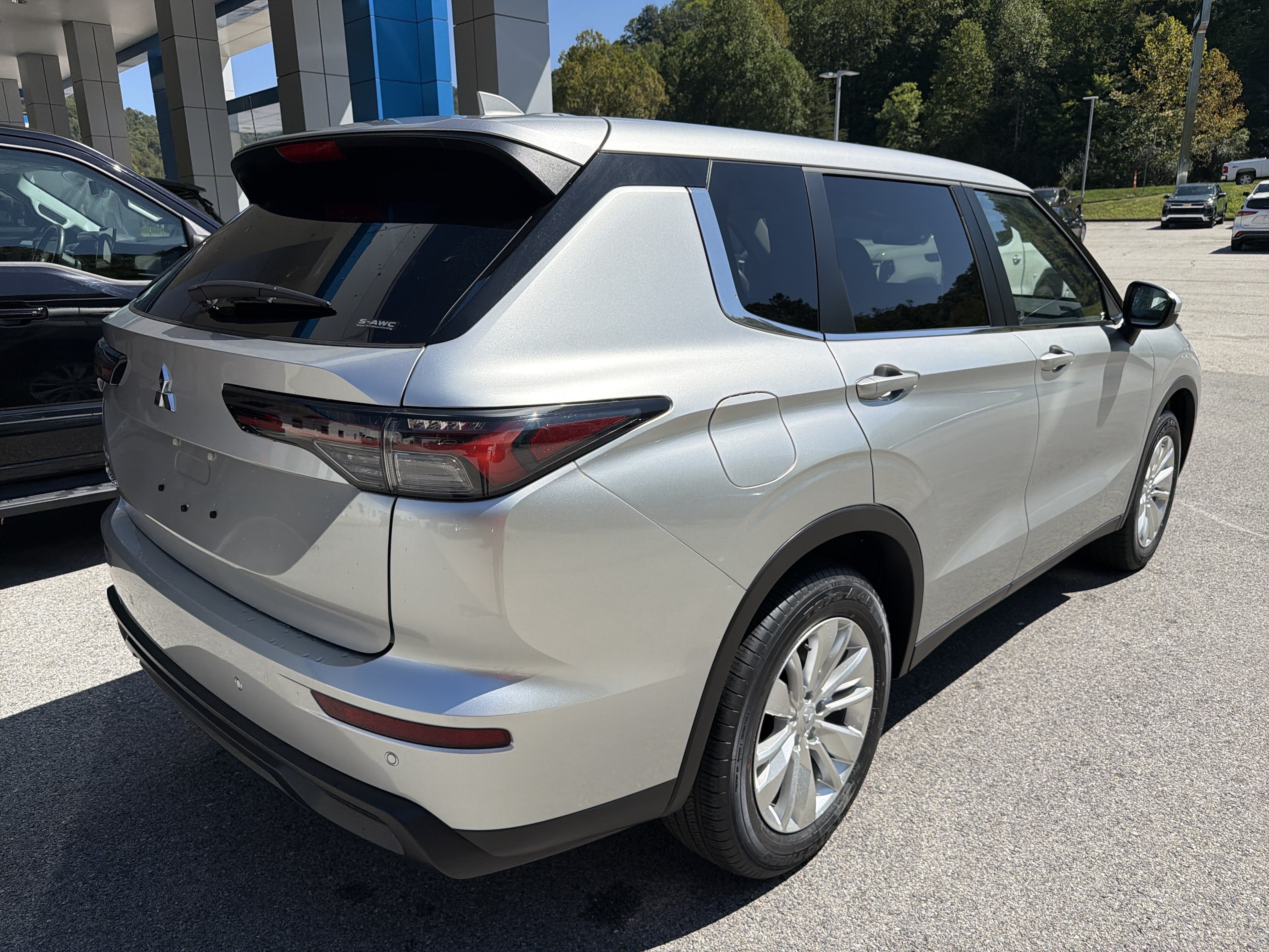2026 Mitsubishi Outlander ES