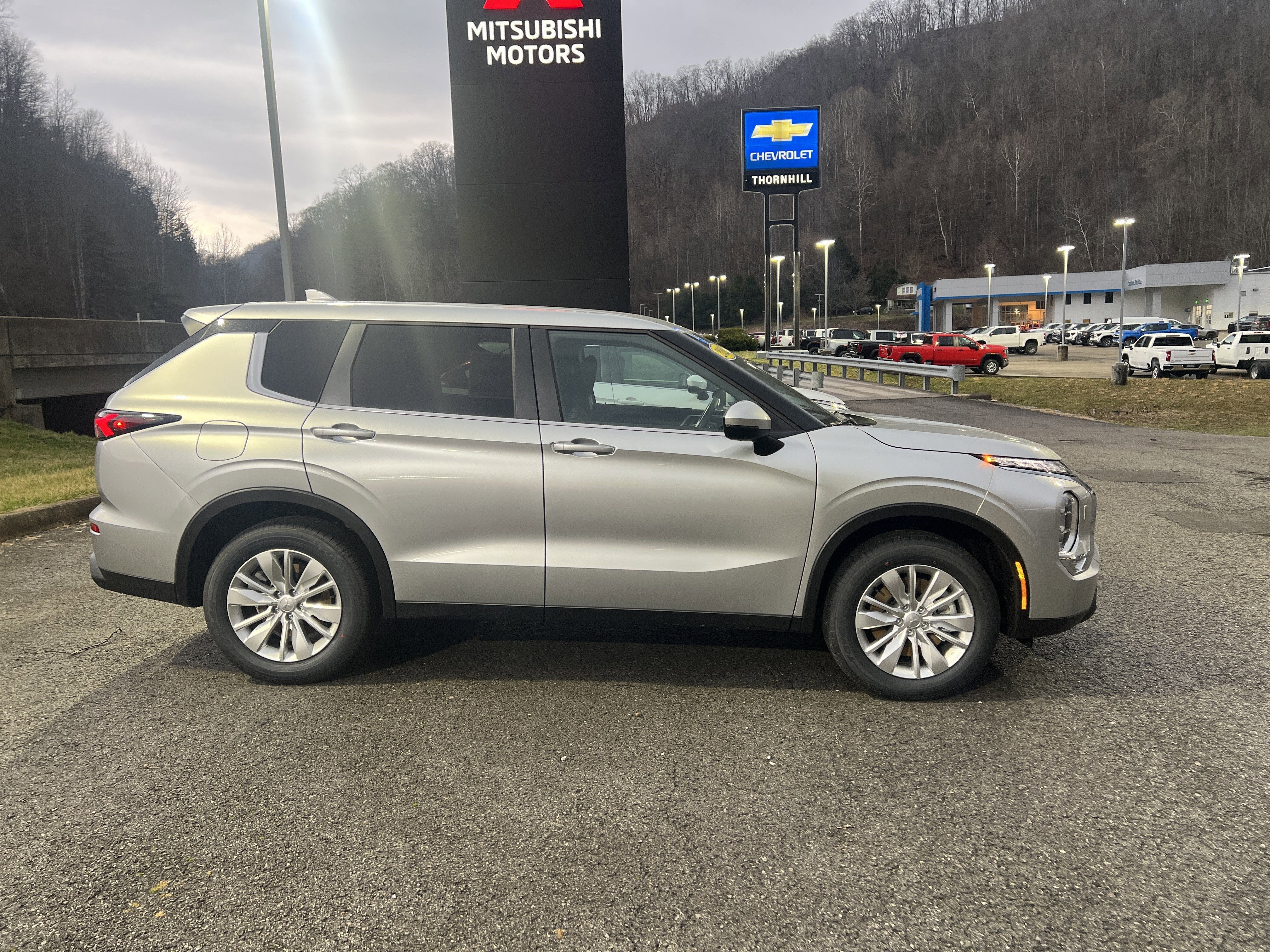 2026 Mitsubishi Outlander ES