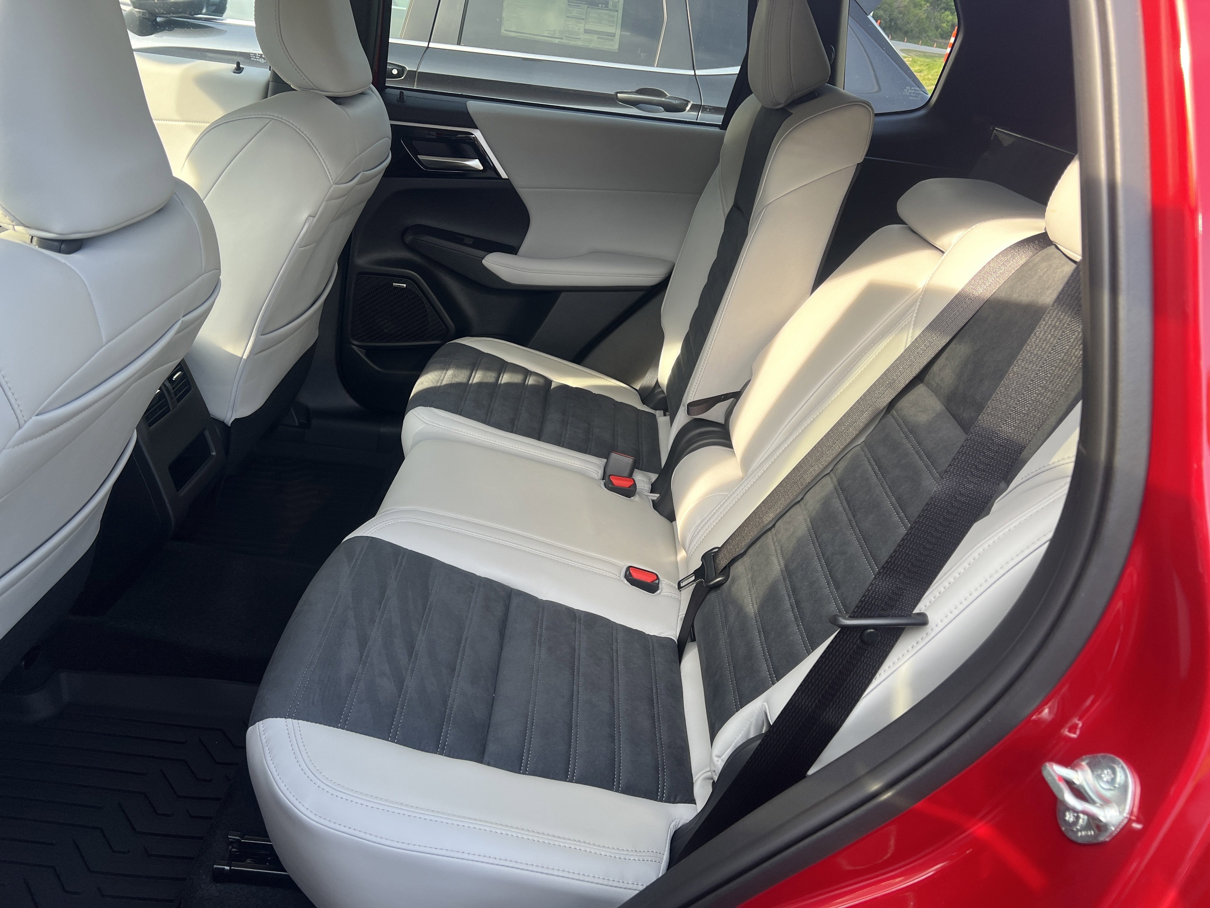 2026 Mitsubishi Outlander SE