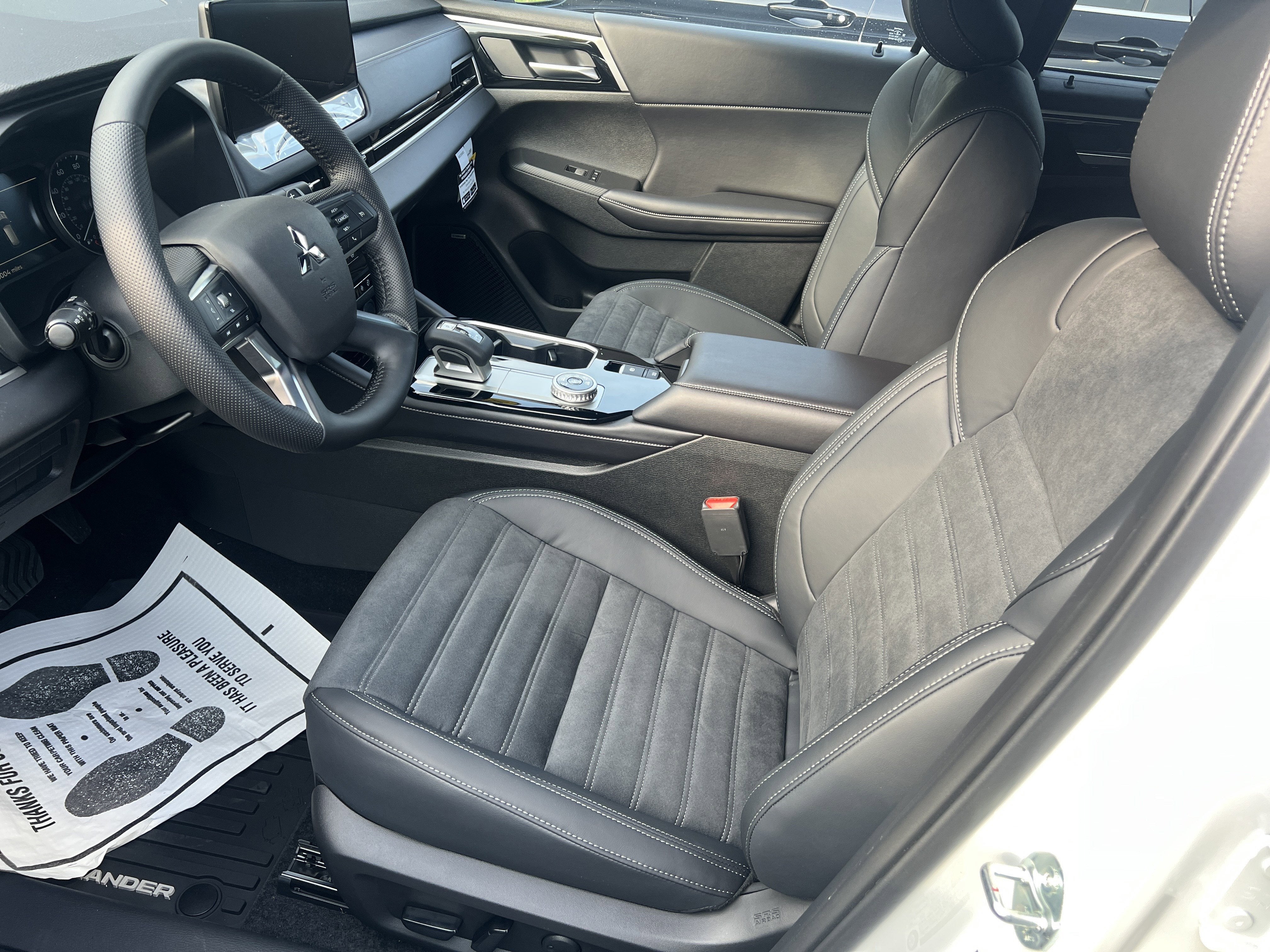 2026 Mitsubishi Outlander LE