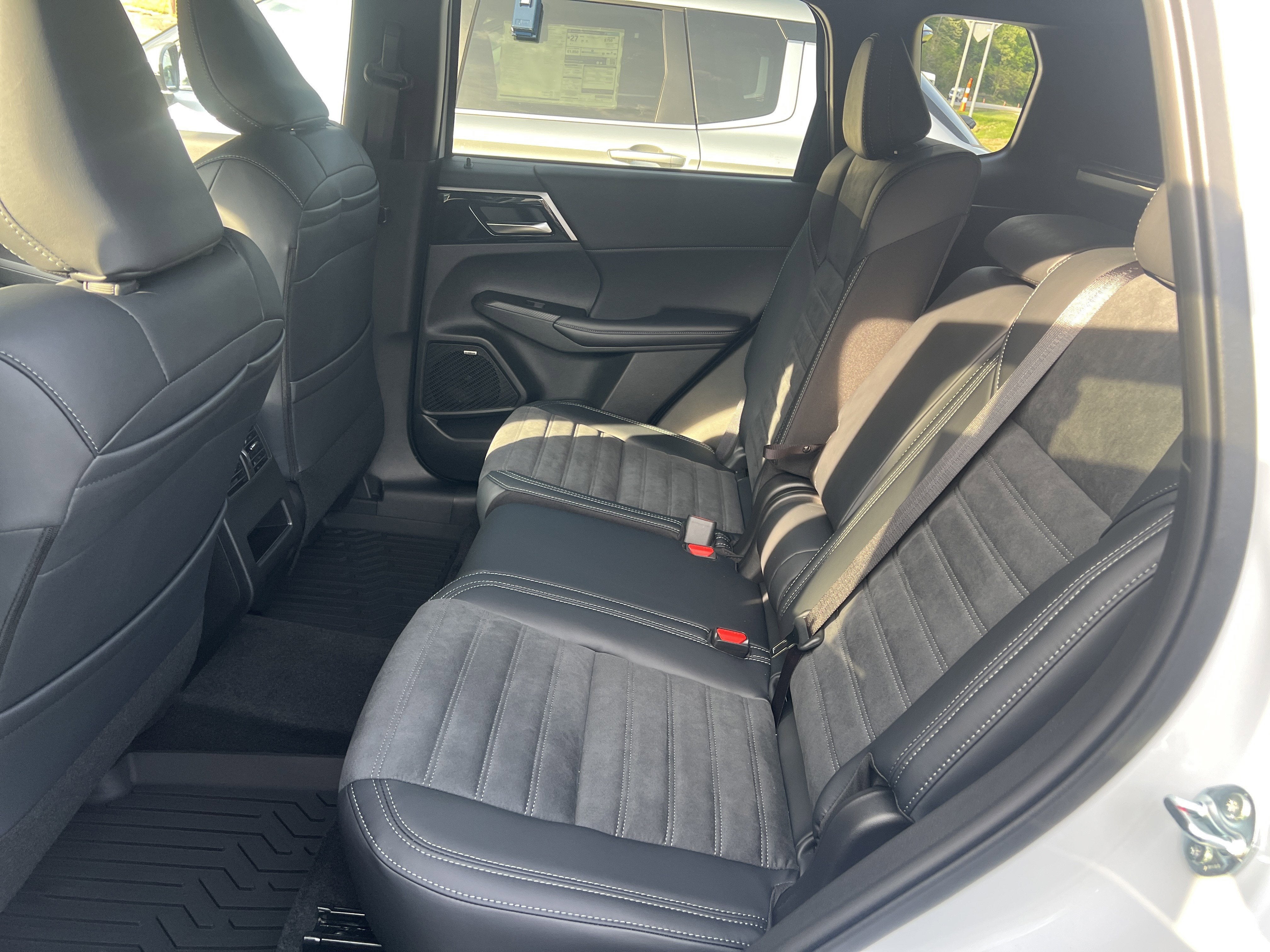 2026 Mitsubishi Outlander LE