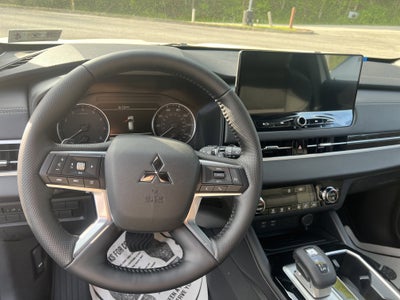 2026 Mitsubishi Outlander LE