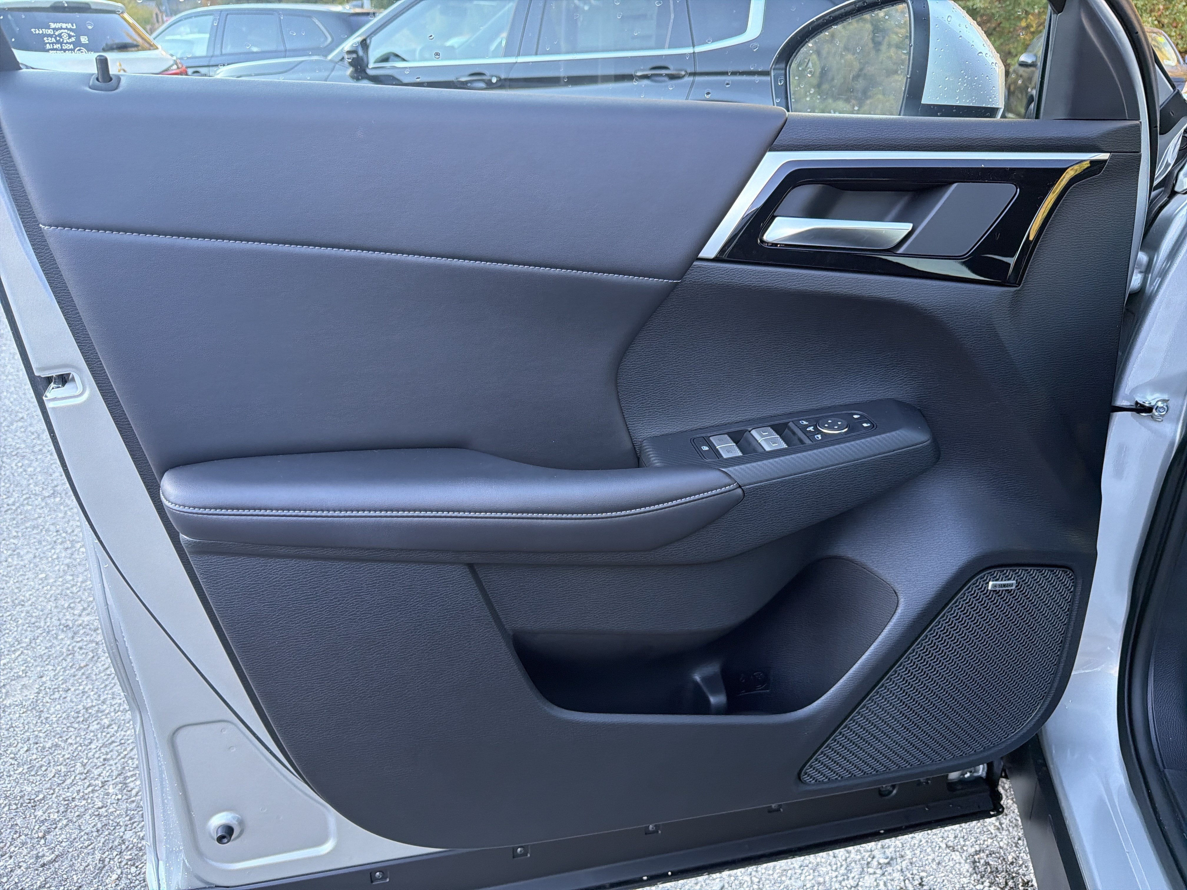 2027 Mitsubishi Outlander SE