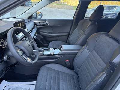 2027 Mitsubishi Outlander SE
