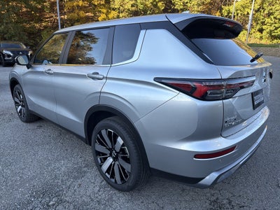2027 Mitsubishi Outlander SE
