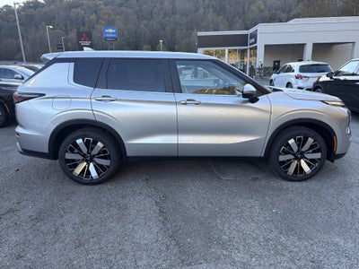 2027 Mitsubishi Outlander SE