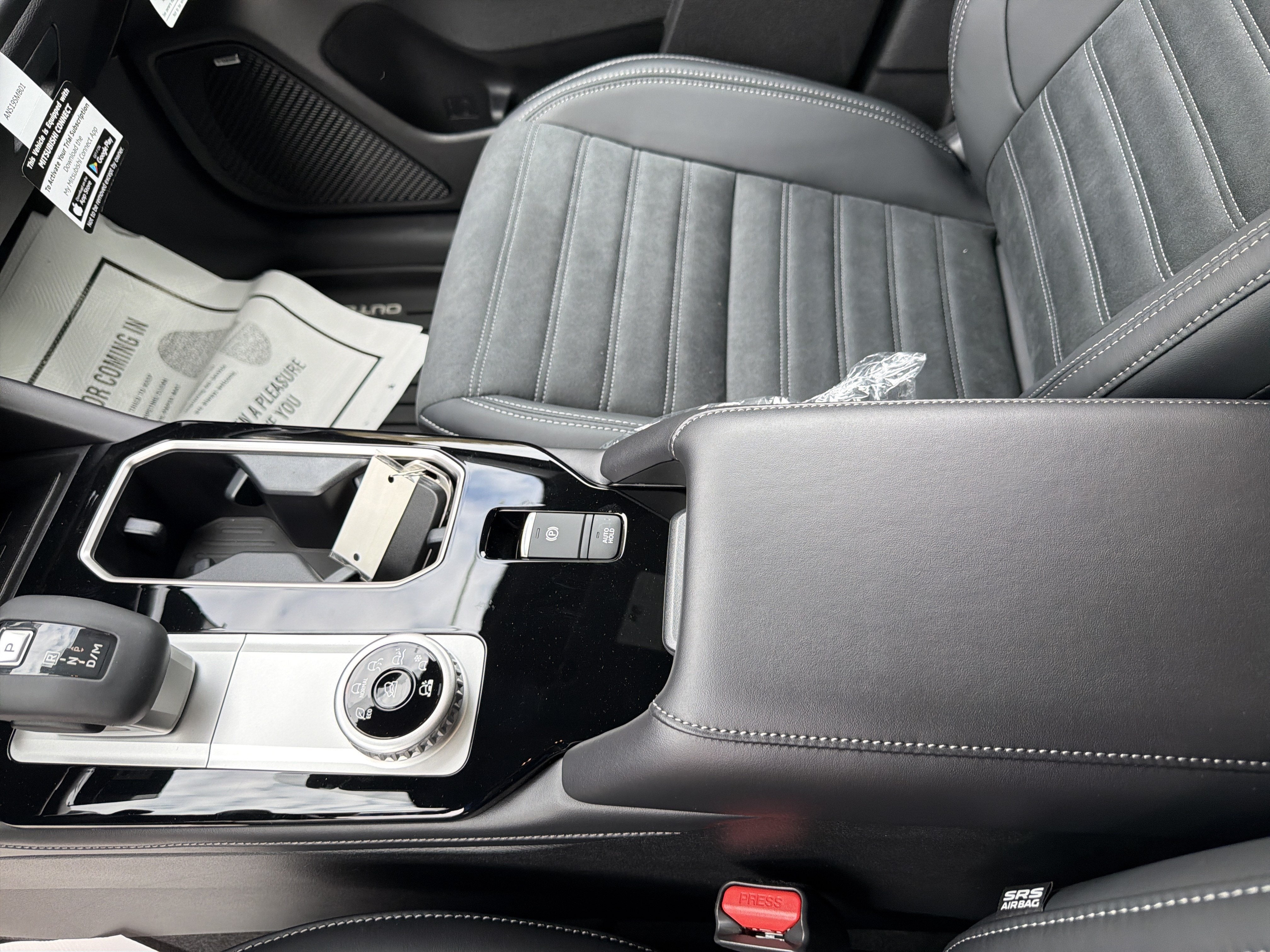 2027 Mitsubishi Outlander LE