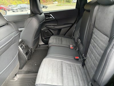 2027 Mitsubishi Outlander LE