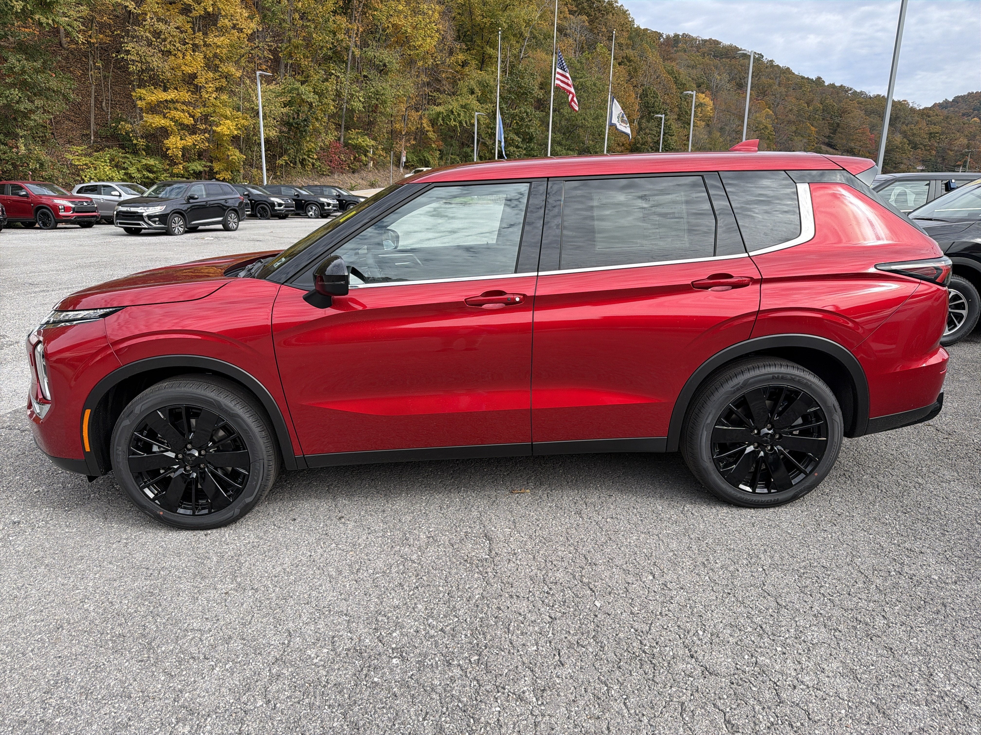 2027 Mitsubishi Outlander LE