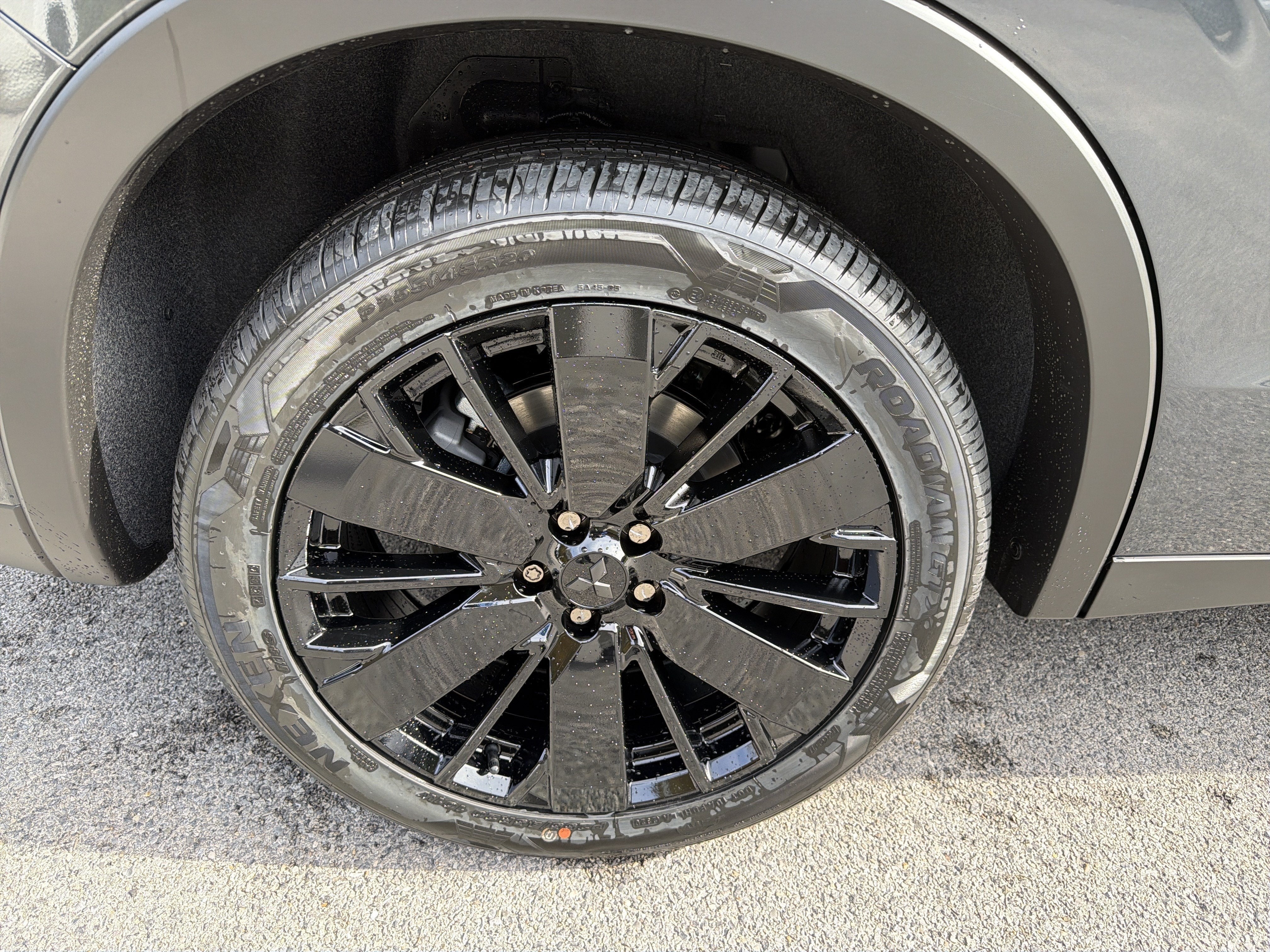 2027 Mitsubishi Outlander LE