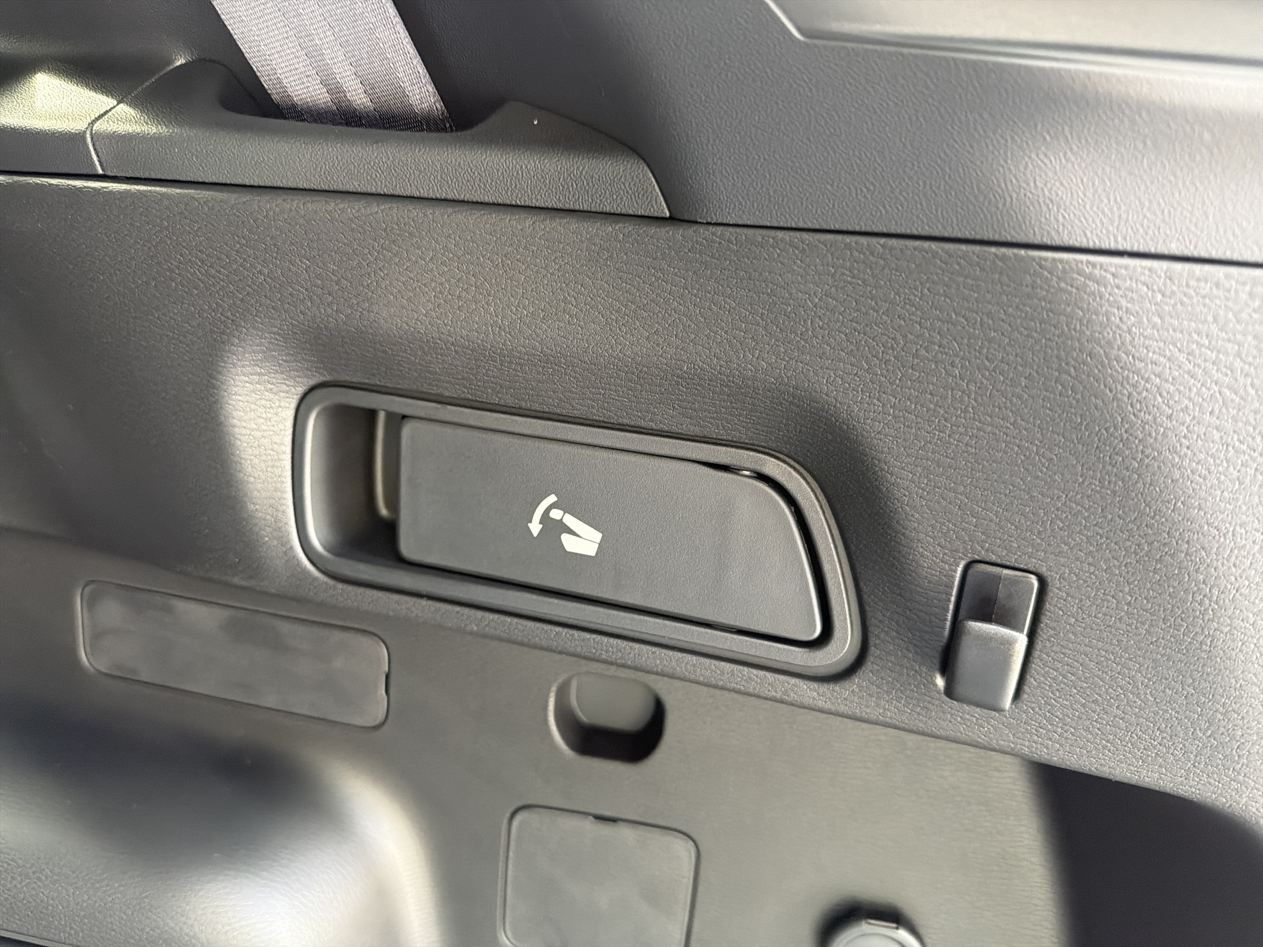 2027 Mitsubishi Outlander LE