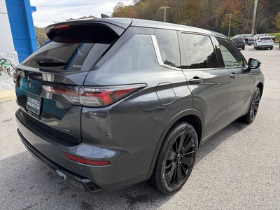 2027 Mitsubishi Outlander LE