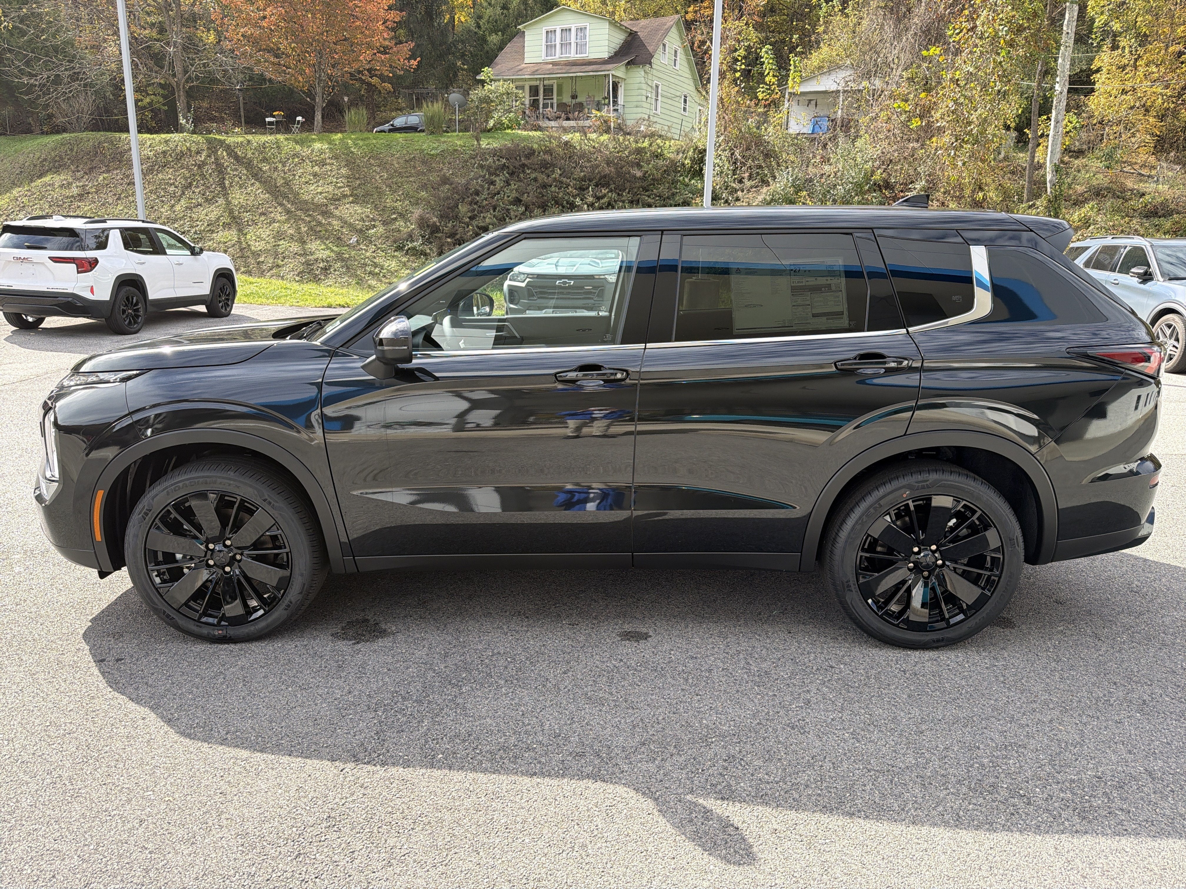 2026 Mitsubishi Outlander LE