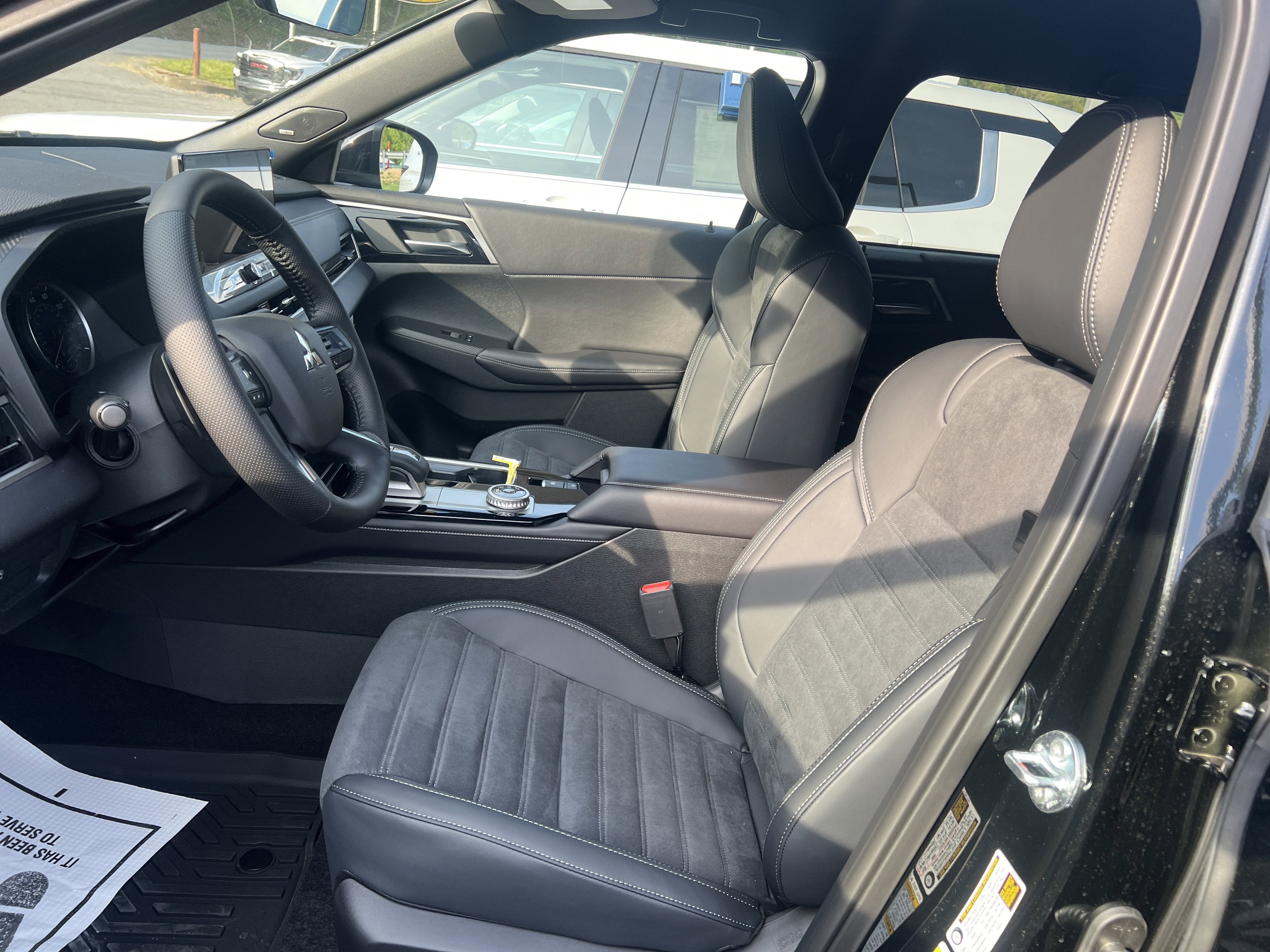 2026 Mitsubishi Outlander LE